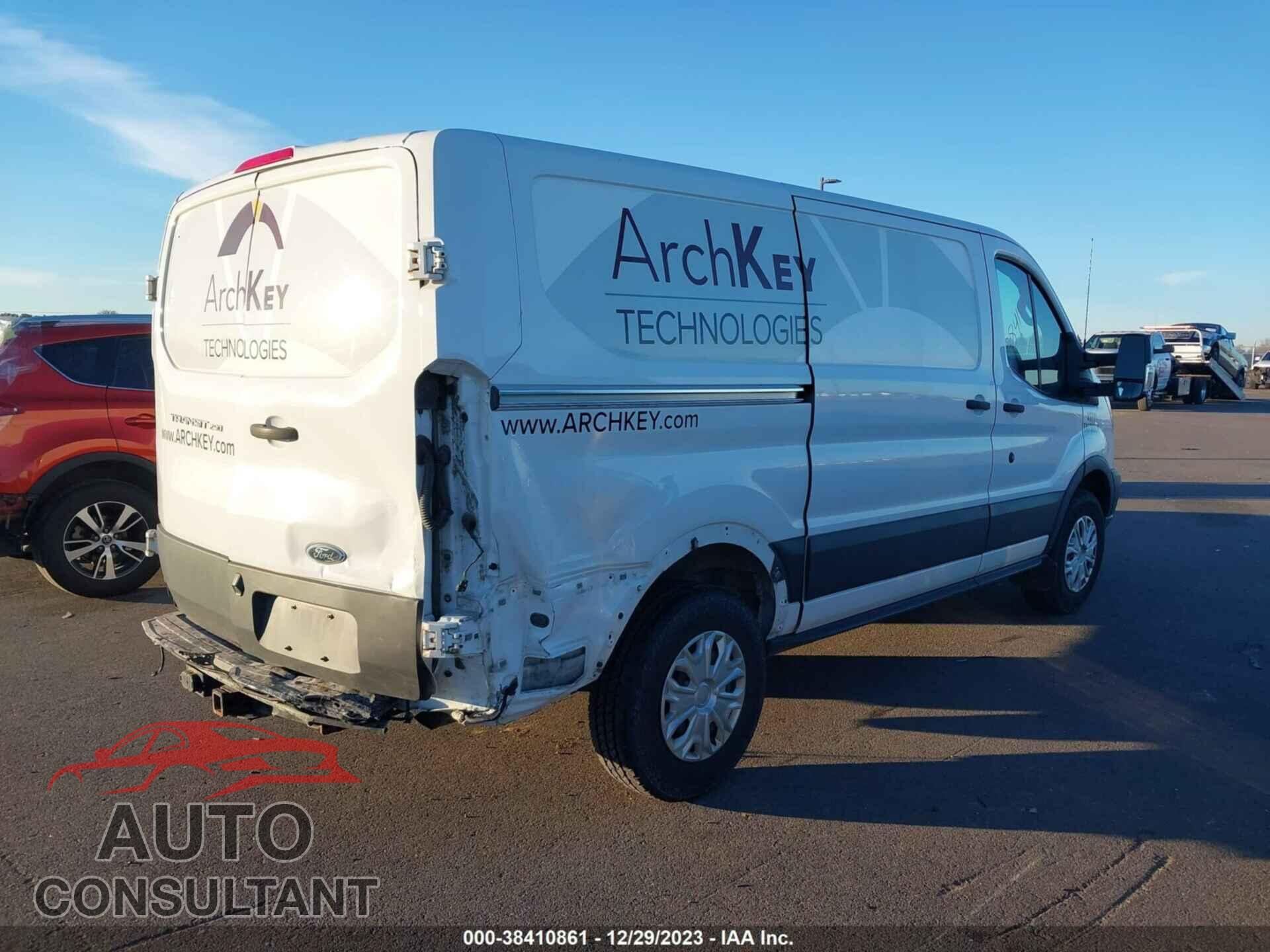 FORD TRANSIT-250 2017 - 1FTYR1YM8HKB35071
