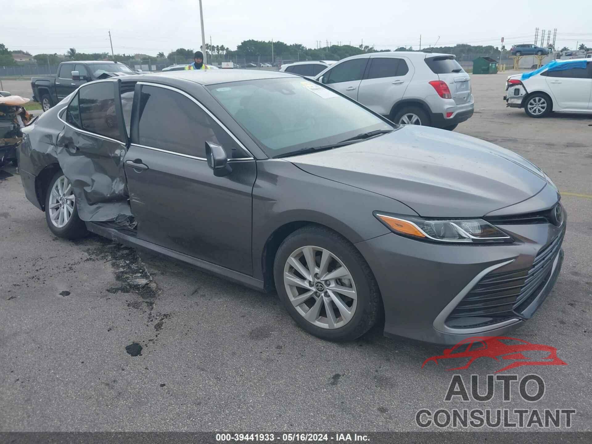TOYOTA CAMRY 2021 - 4T1C11AK8MU577613