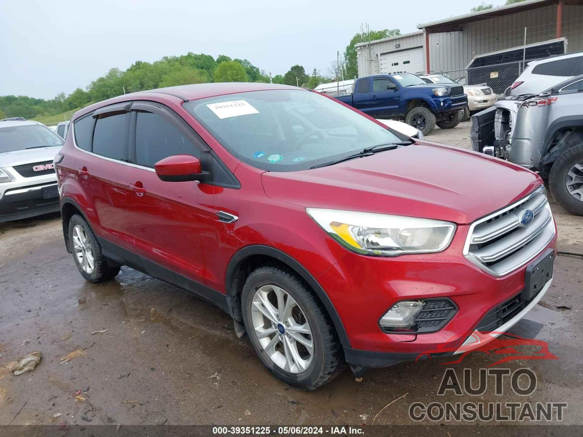 FORD ESCAPE 2017 - 1FMCU9GD1HUC62673