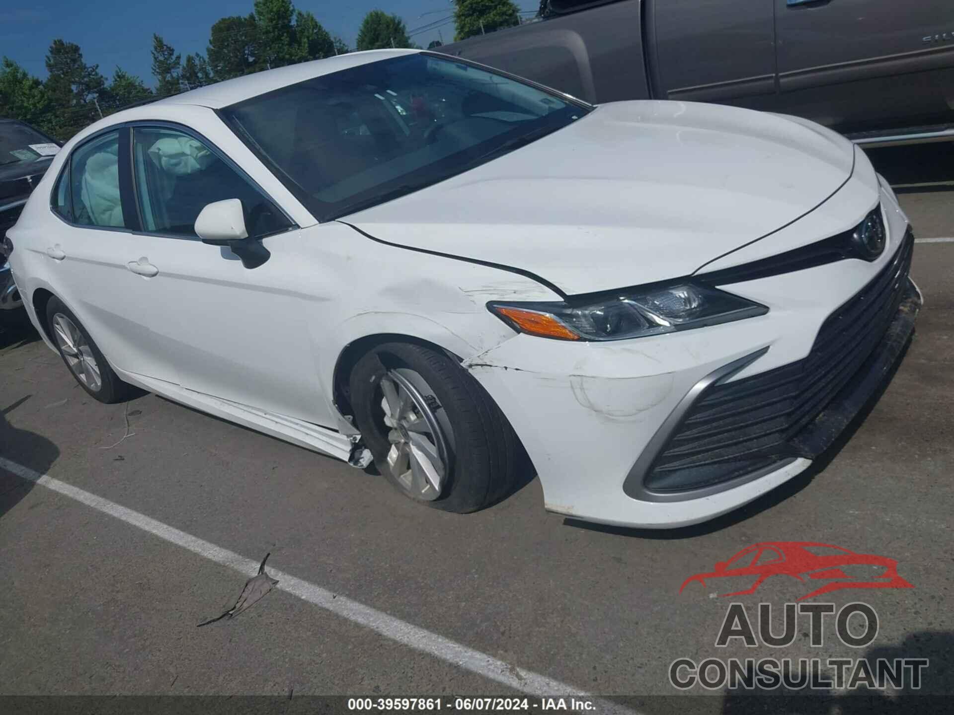 TOYOTA CAMRY 2022 - 4T1C11AK0NU686326