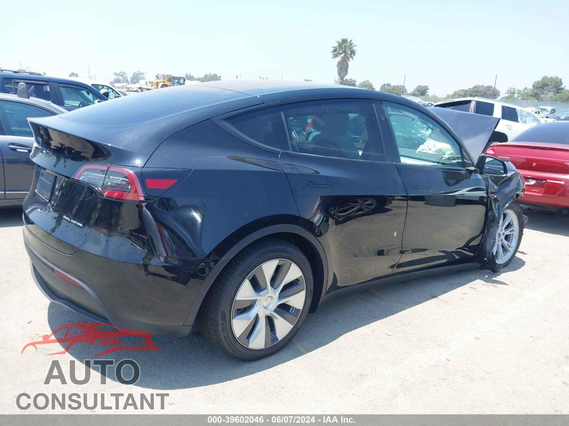 TESLA MODEL Y 2024 - 7SAYGDEE2RA246539
