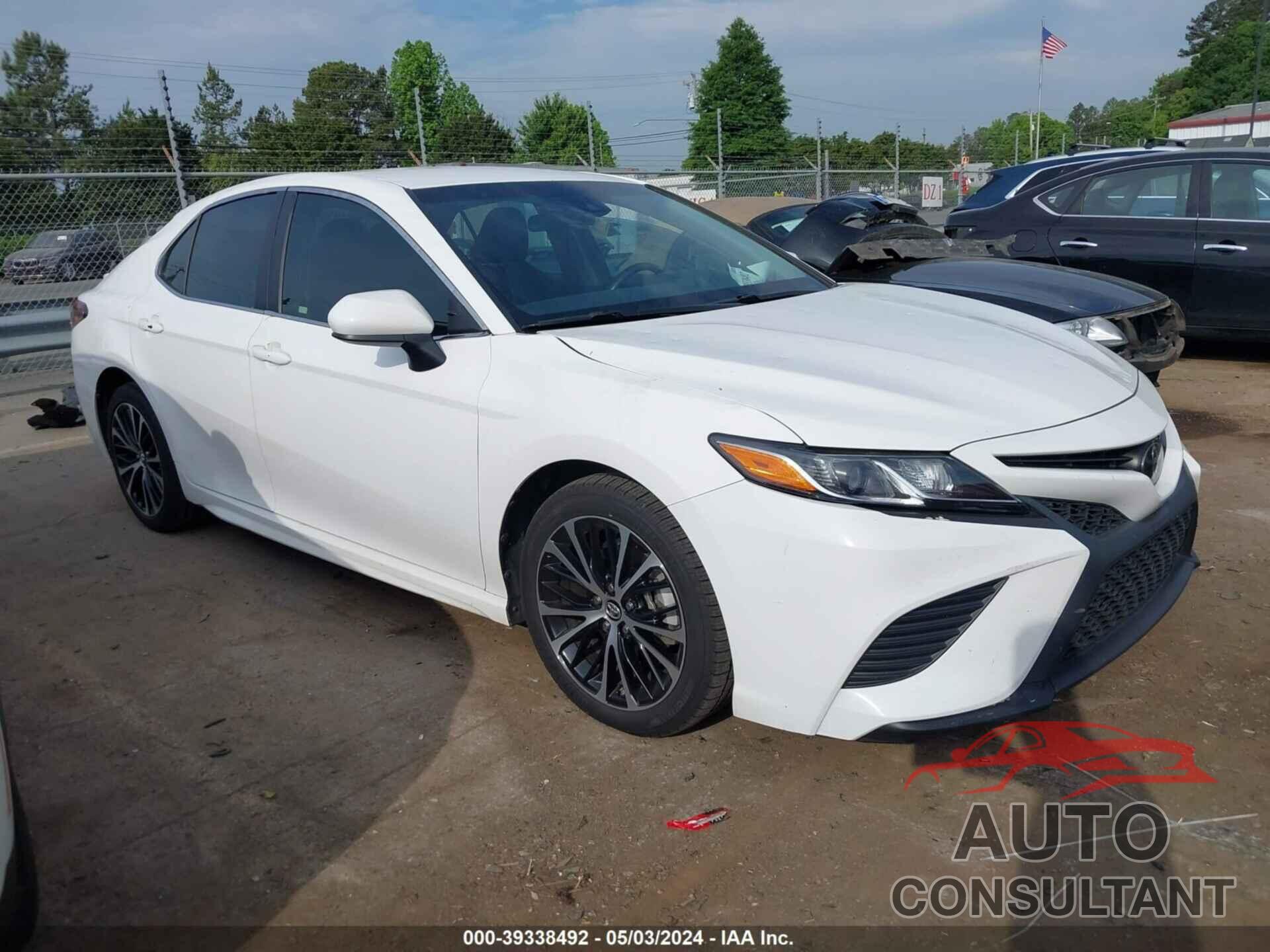 TOYOTA CAMRY 2018 - 4T1B11HK5JU571085