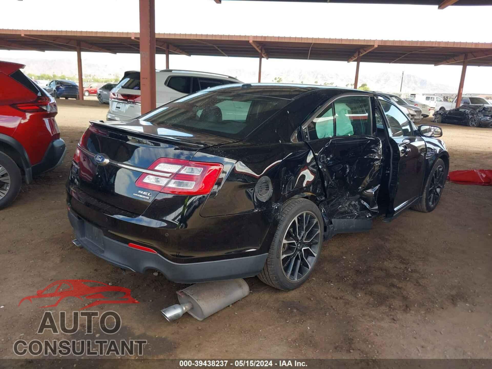 FORD TAURUS 2018 - 1FAHP2E85JG123039