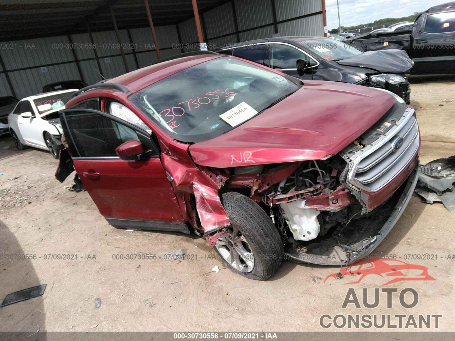 FORD ESCAPE 2017 - 1FMCU0GD9HUC92273