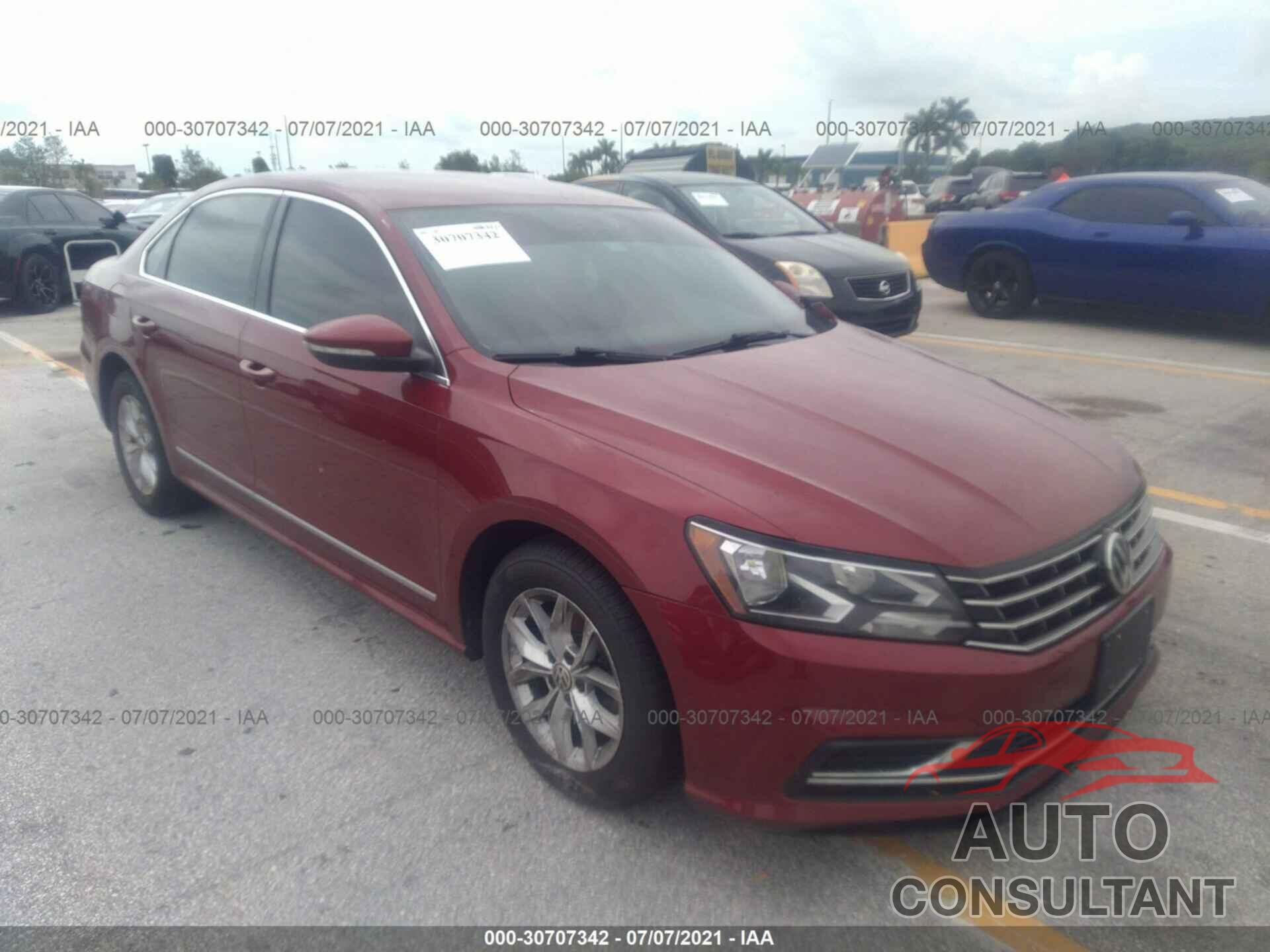 VOLKSWAGEN PASSAT 2017 - 1VWAT7A3XHC006263