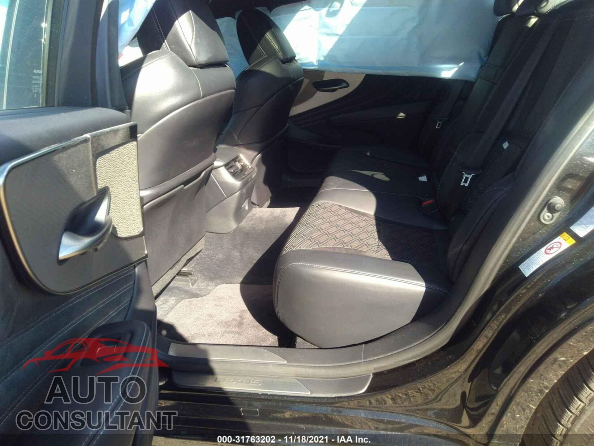 LEXUS LS 2018 - JTHC51FF2J5000925