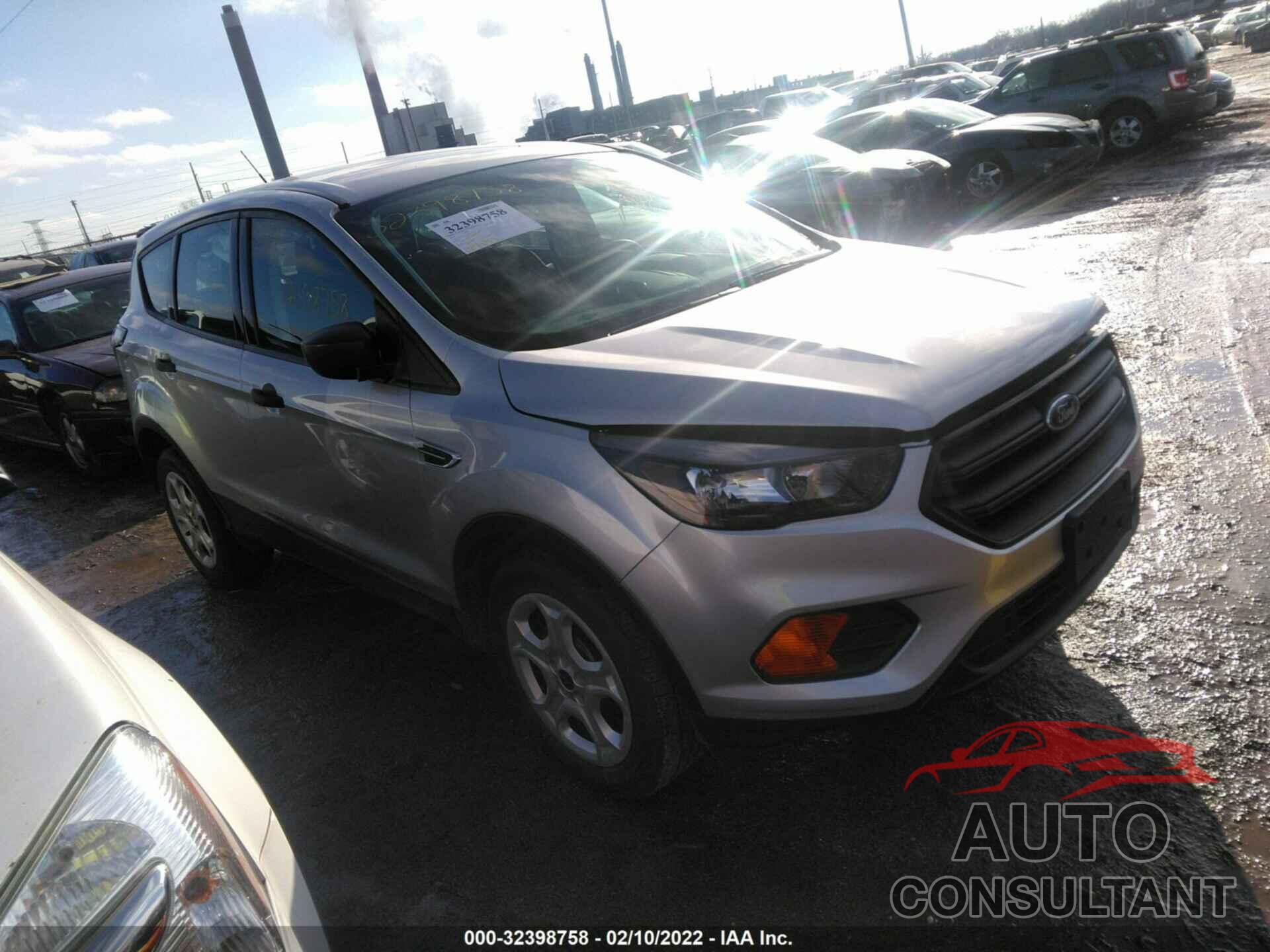 FORD ESCAPE 2018 - 1FMCU0F70JUB86005