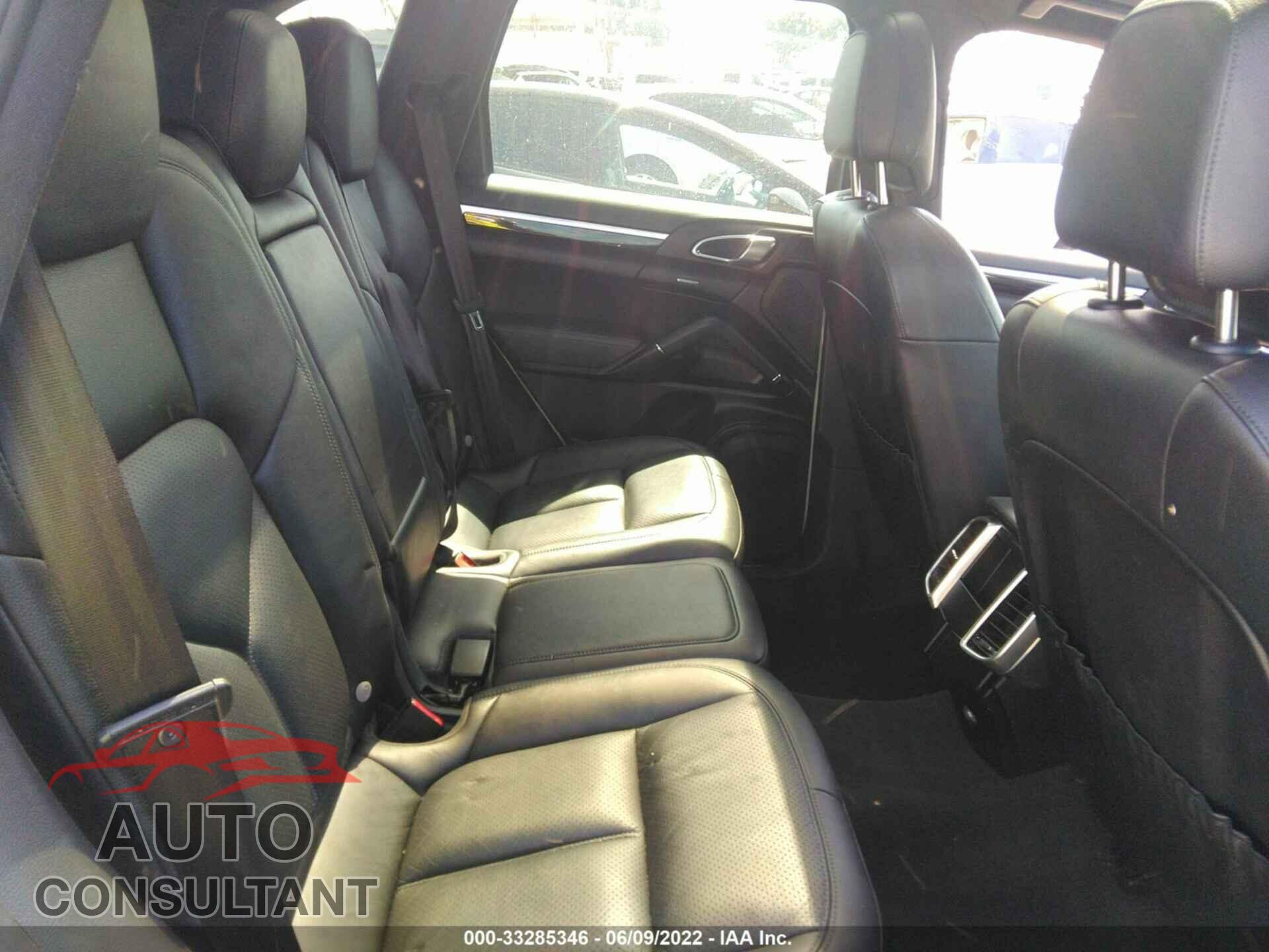 PORSCHE CAYENNE 2016 - WP1AA2A27GLA05474