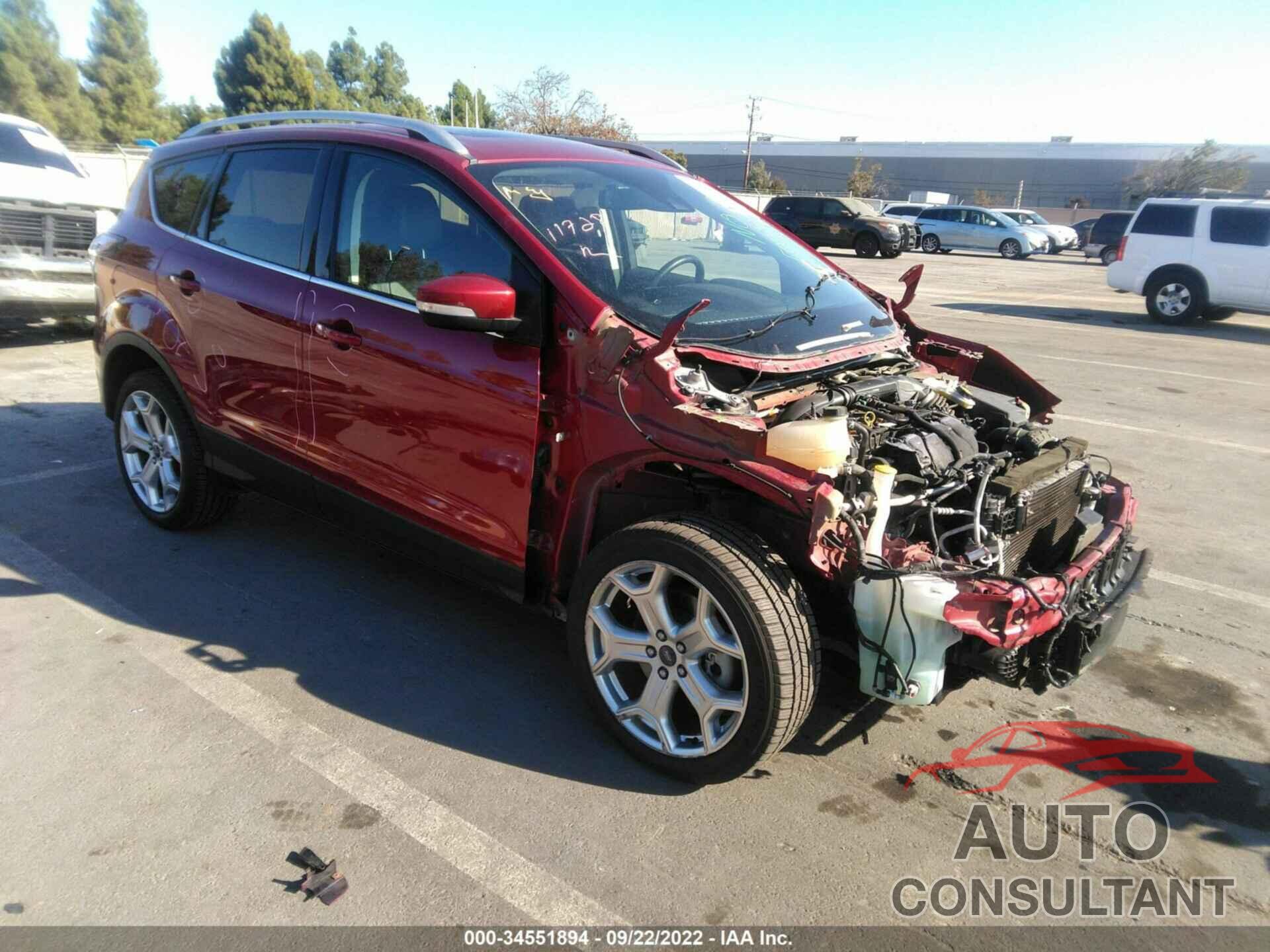 FORD ESCAPE 2017 - 1FMCU9J96HUC02456