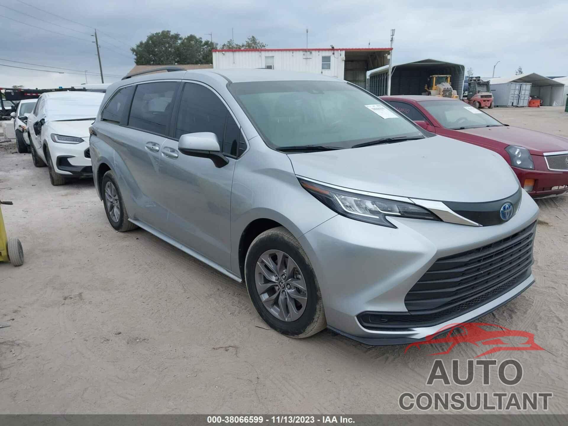 TOYOTA SIENNA 2022 - 5TDKRKEC6NS095455