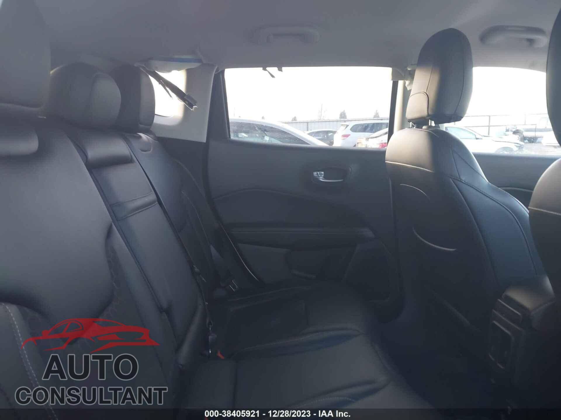 JEEP COMPASS 2018 - 3C4NJDBB6JT111925