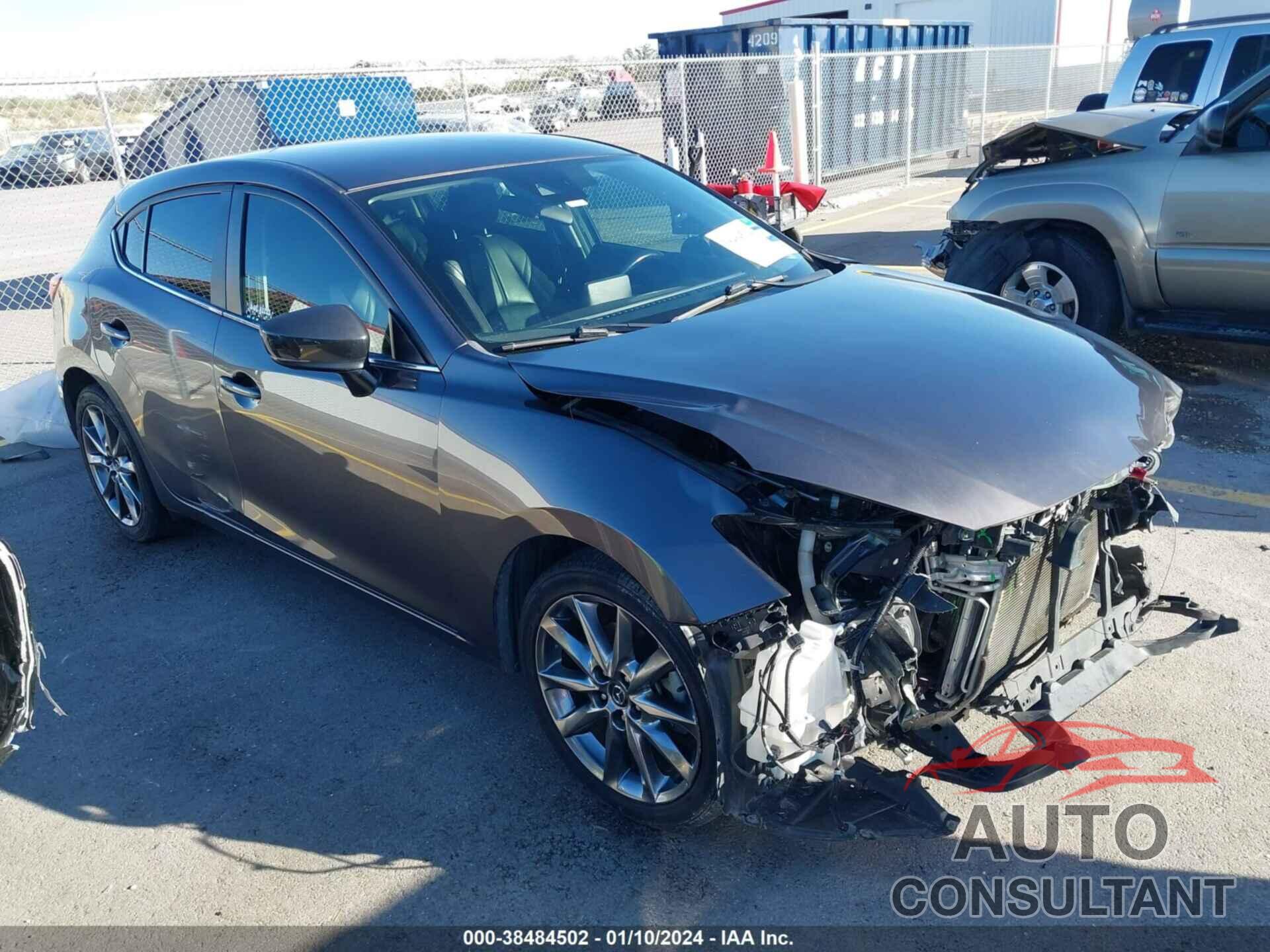 MAZDA MAZDA3 2018 - 3MZBN1L30JM229621