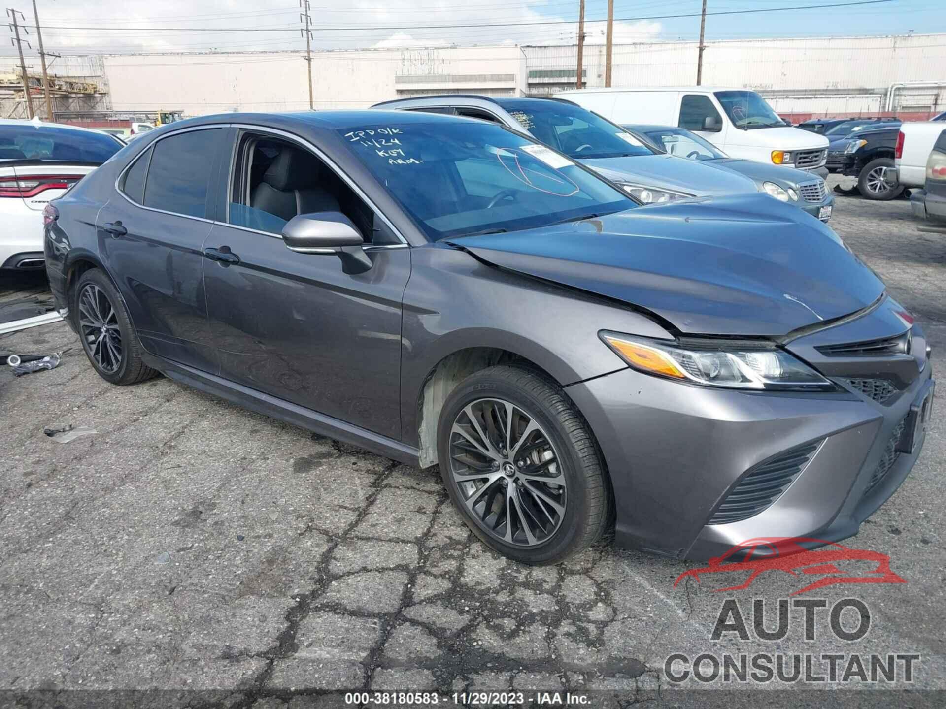 TOYOTA CAMRY 2018 - 4T1B11HK8JU651349