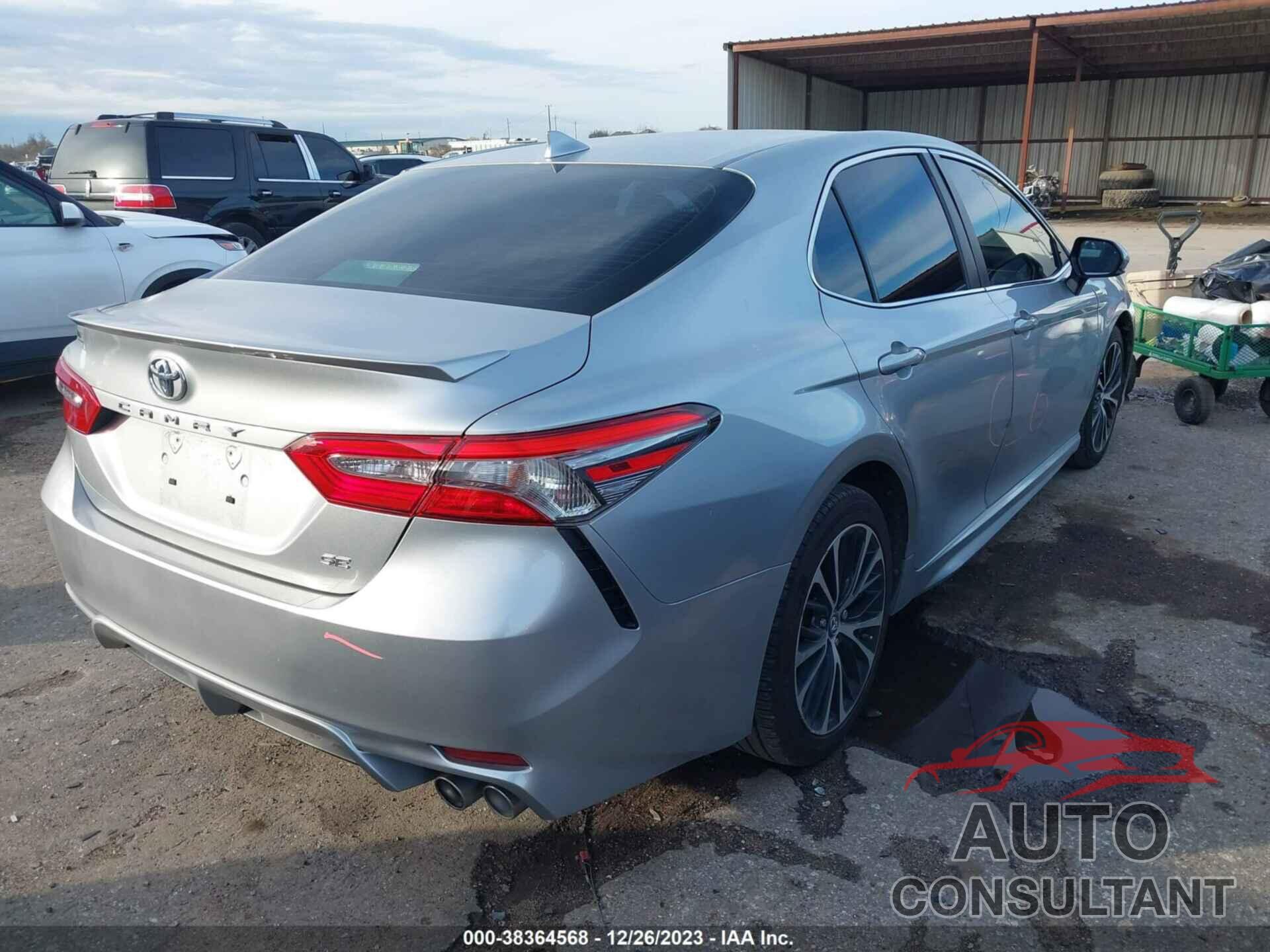 TOYOTA CAMRY 2018 - 4T1B11HK8JU100063