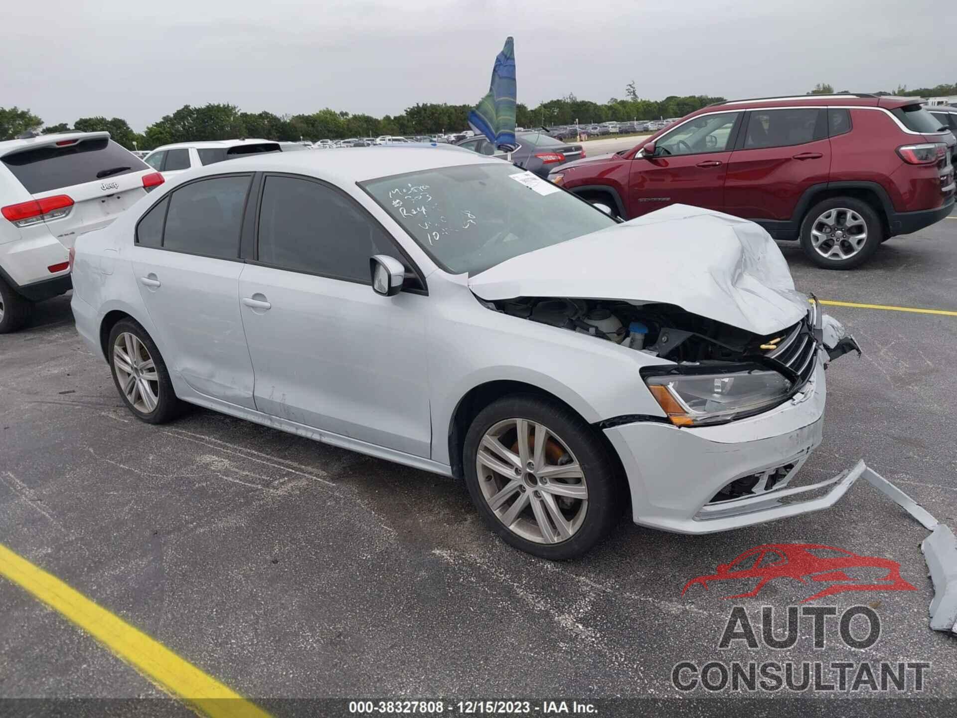 VOLKSWAGEN JETTA 2018 - 3VW2B7AJ9JM260248