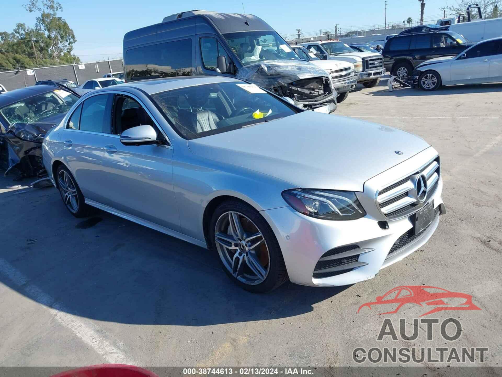 MERCEDES-BENZ E 300 2019 - WDDZF4JB5KA557633