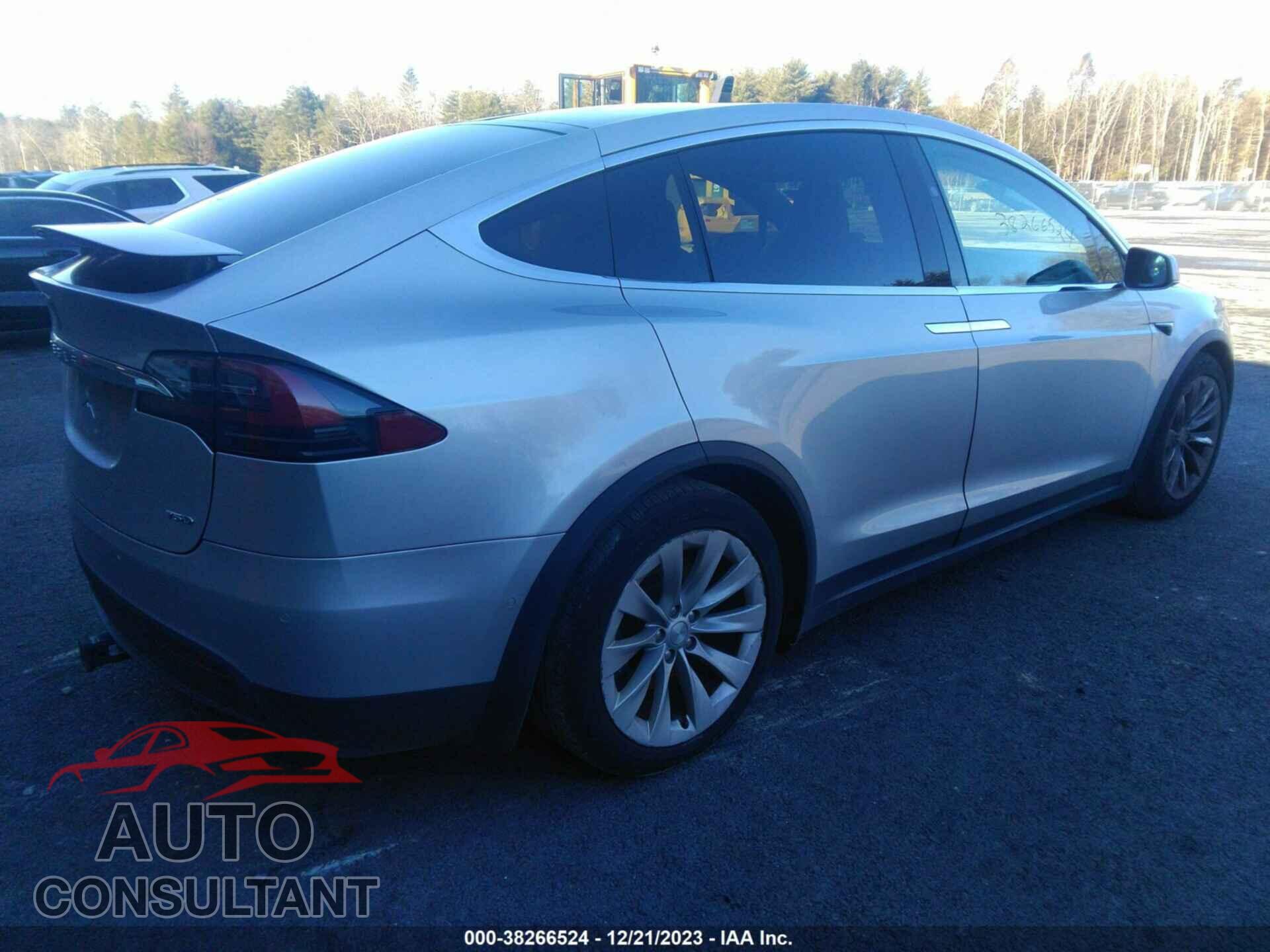 TESLA MODEL X 2018 - 5YJXCBE24JF090977