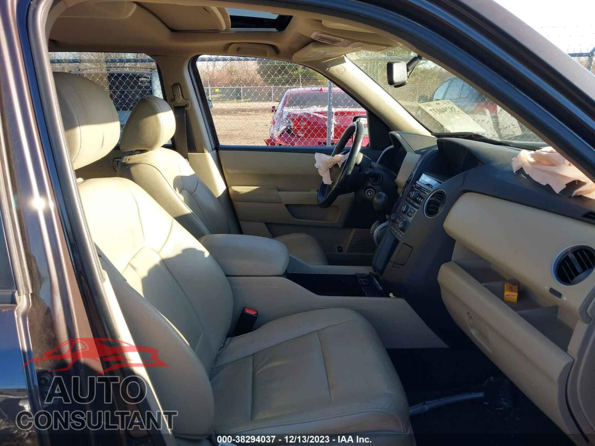 HONDA PILOT 2015 - 5FNYF4H51FB010927