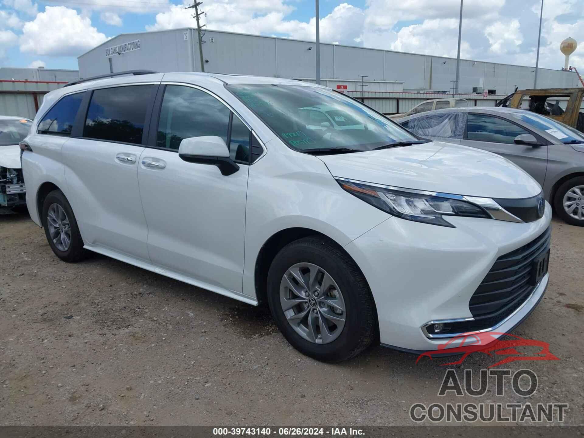 TOYOTA SIENNA 2024 - 5TDYRKEC5RS185793