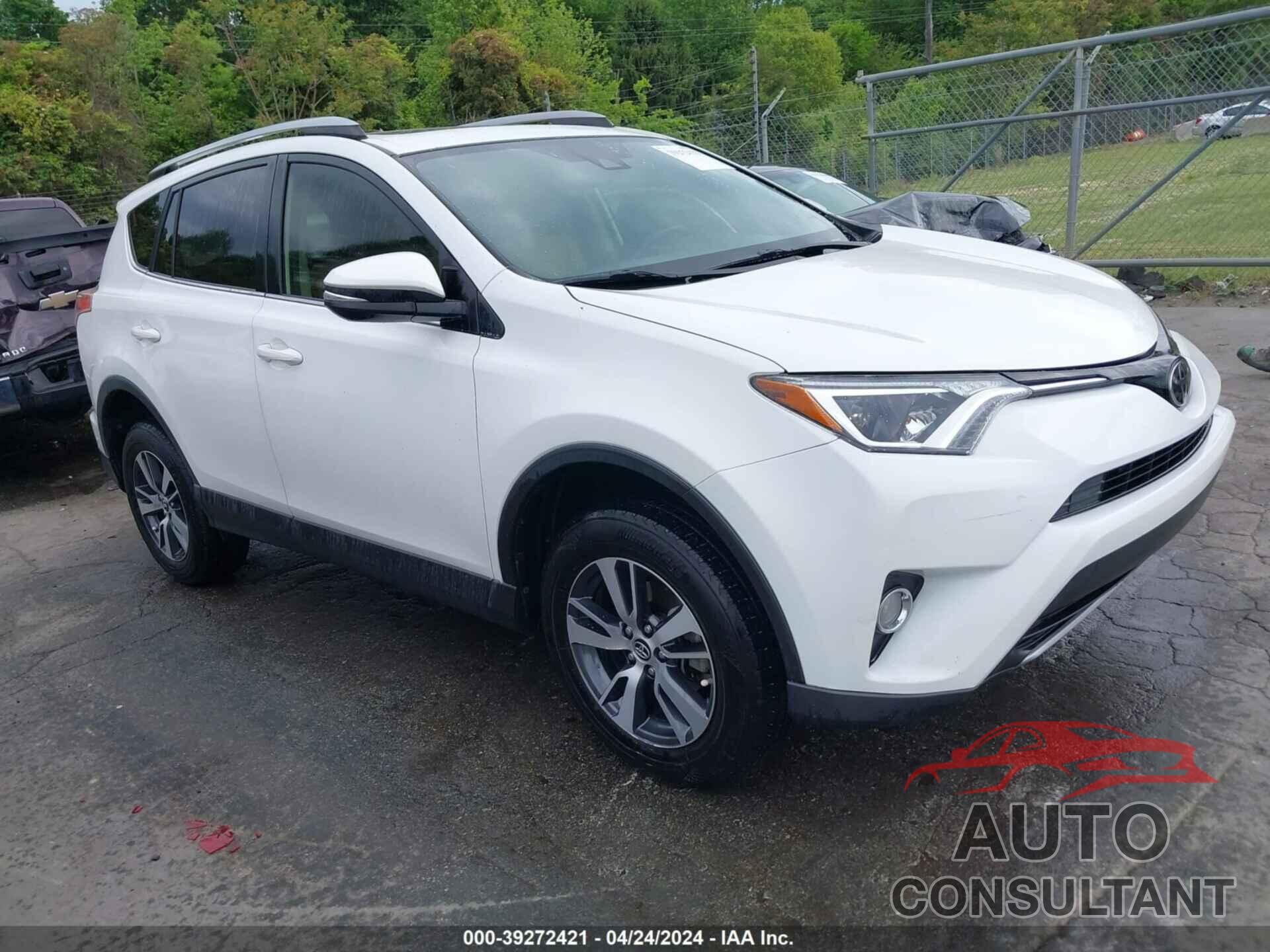TOYOTA RAV4 2017 - JTMWFREV8HJ113623