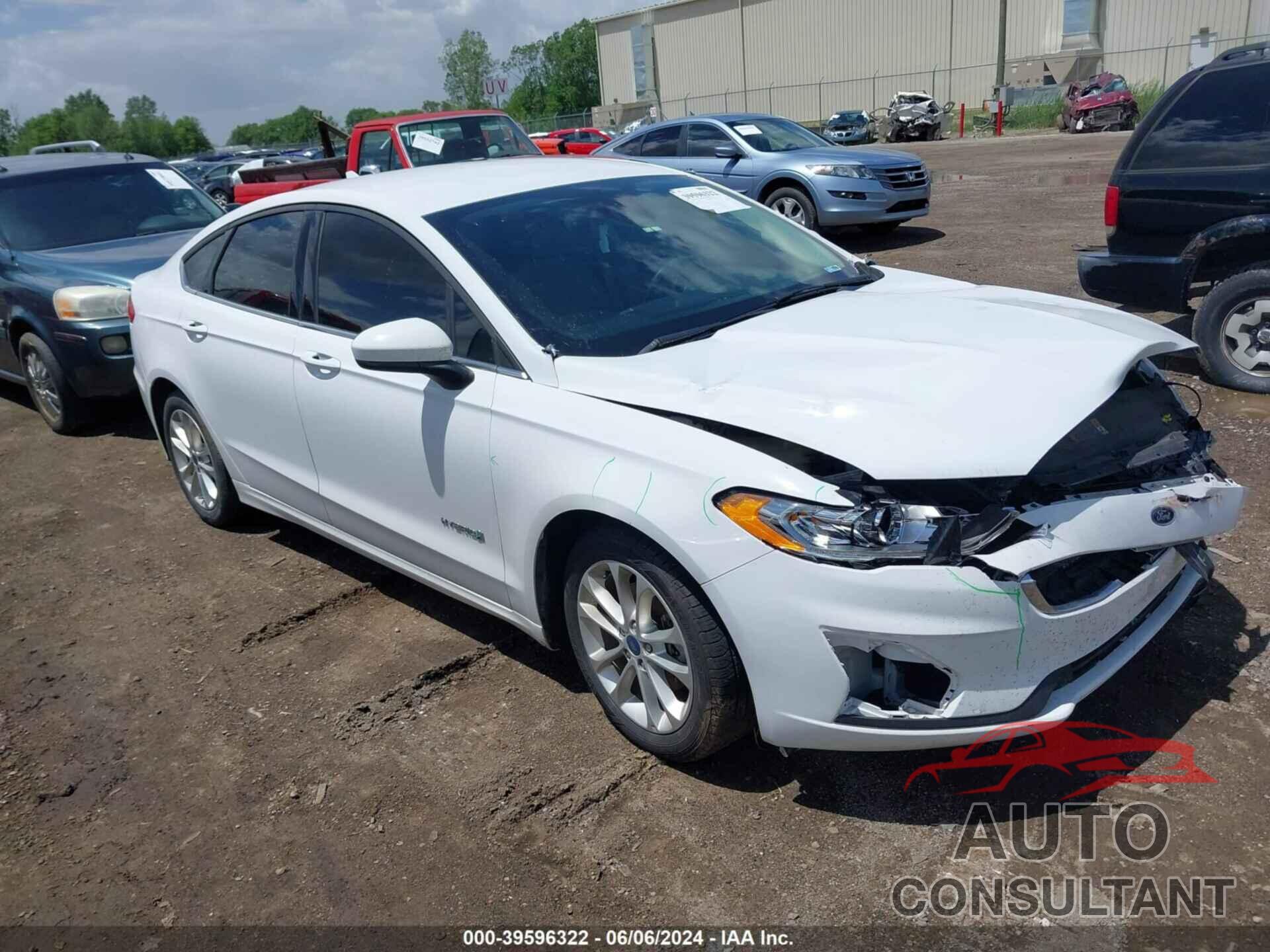 FORD FUSION HYBRID 2019 - 3FA6P0LU2KR205574