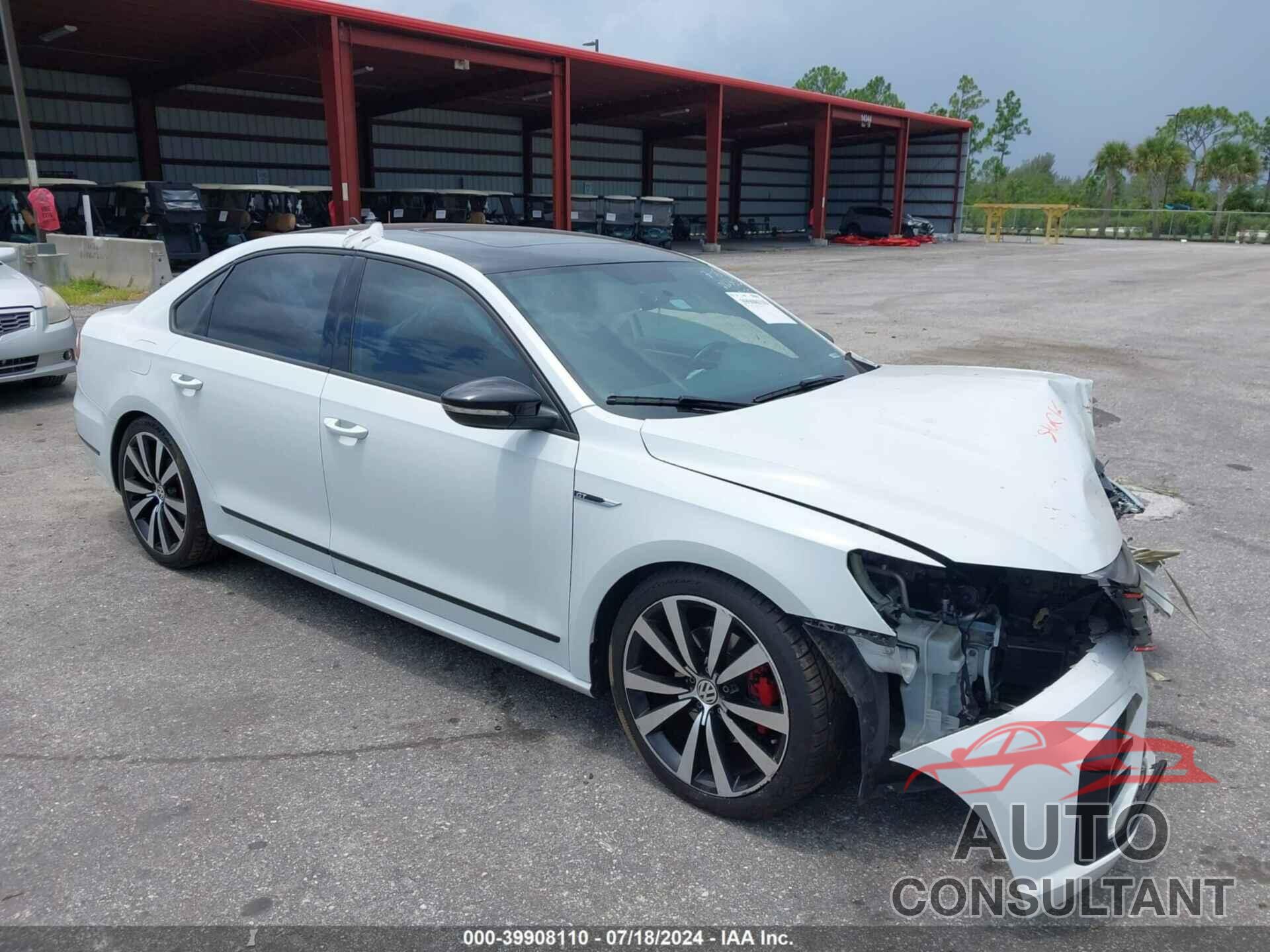 VOLKSWAGEN PASSAT 2018 - 1VWJM7A32JC033735