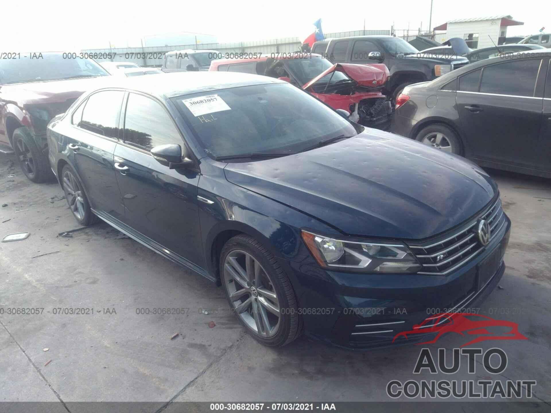 VOLKSWAGEN PASSAT 2018 - 1VWAA7A36JC052023
