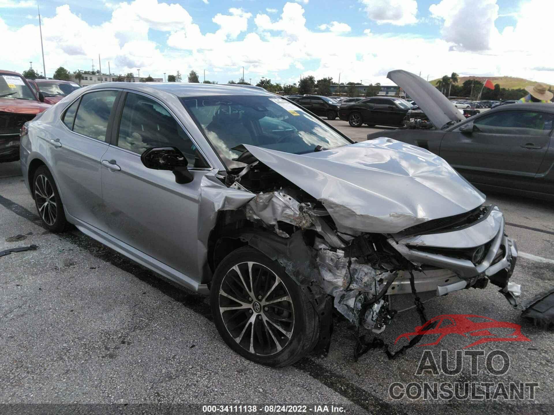 TOYOTA CAMRY 2018 - 4T1B11HK6JU657022