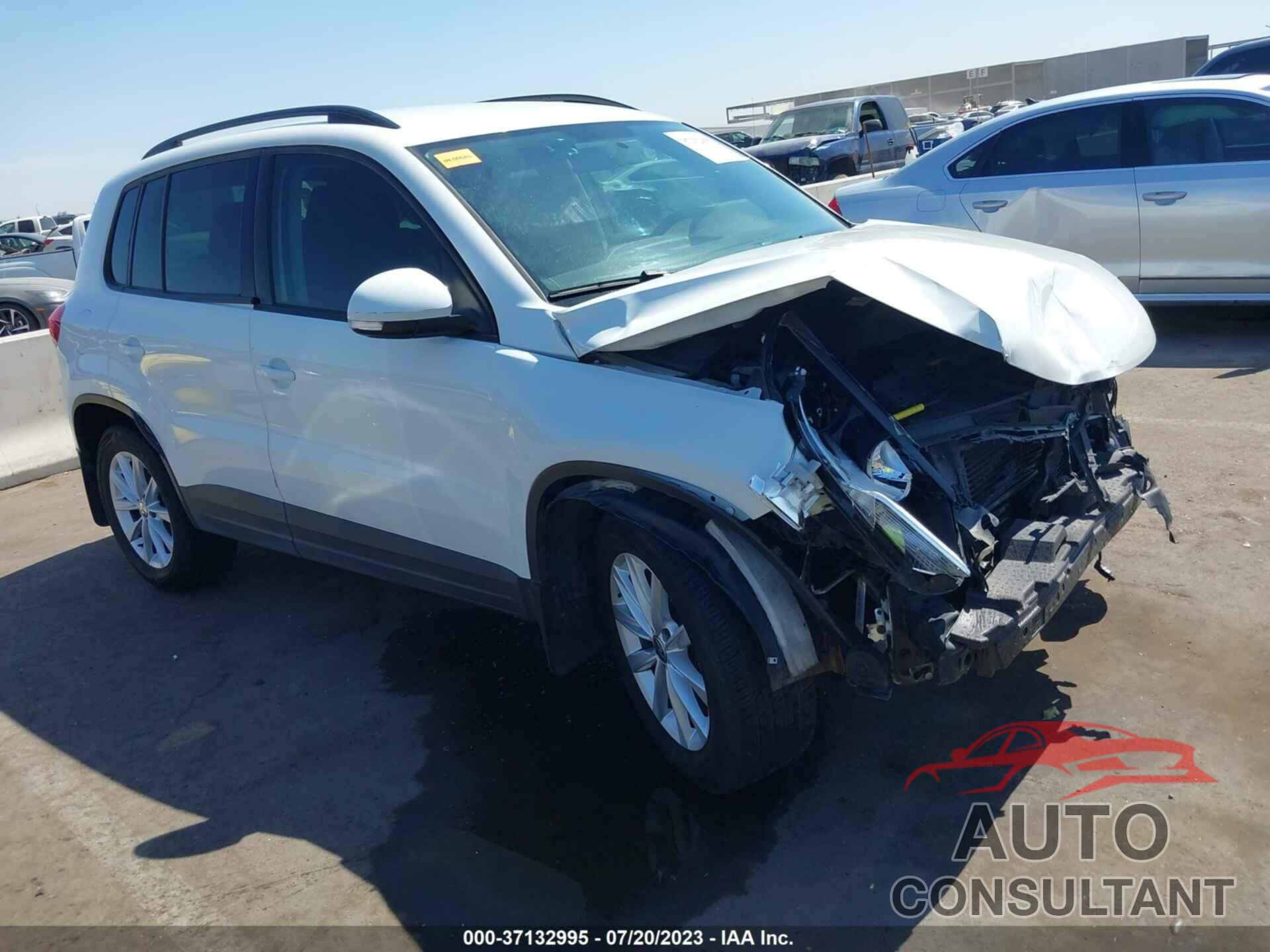 VOLKSWAGEN TIGUAN 2017 - WVGAV7AX1HK049570