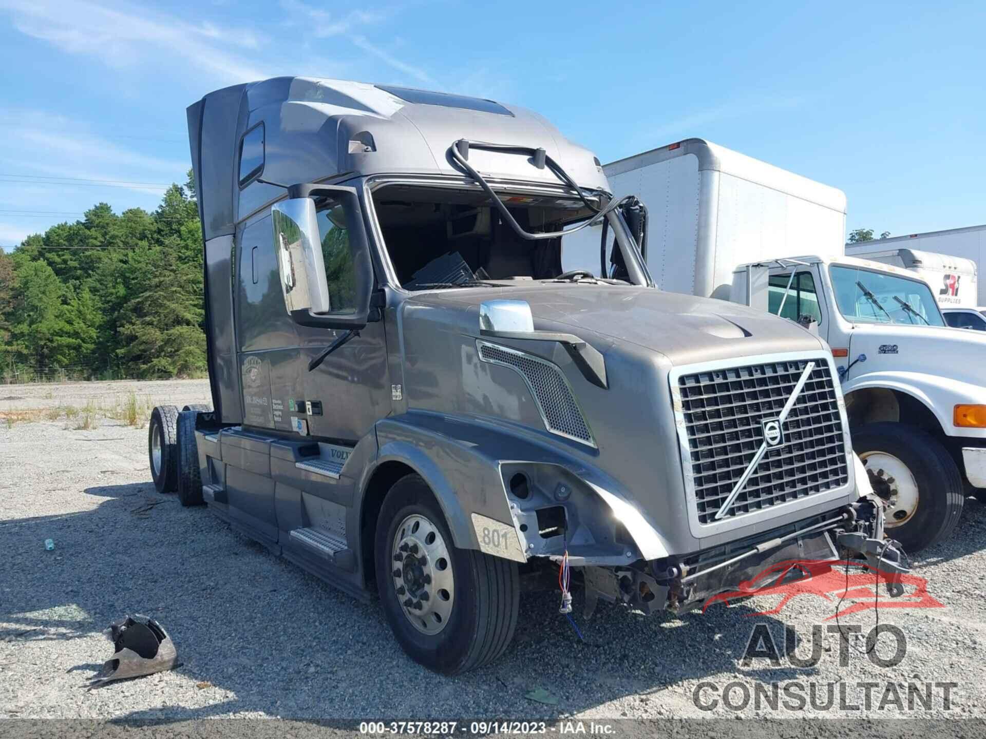 VOLVO VNL 2018 - 4V4NC9EH5JN894053