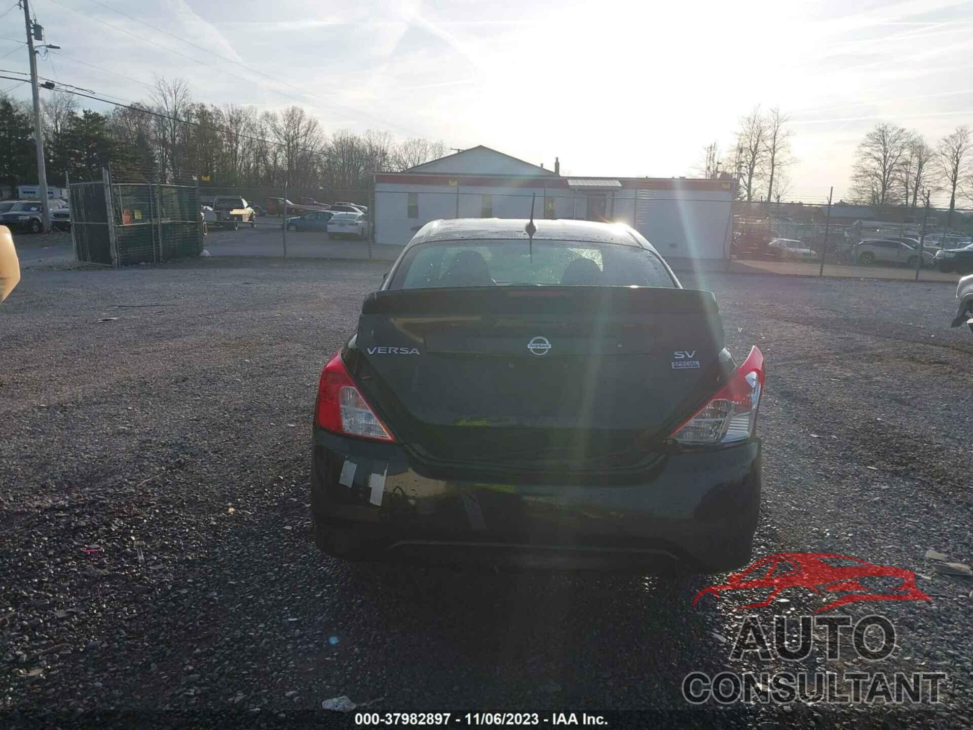 NISSAN VERSA 2018 - 3N1CN7AP0JL865755