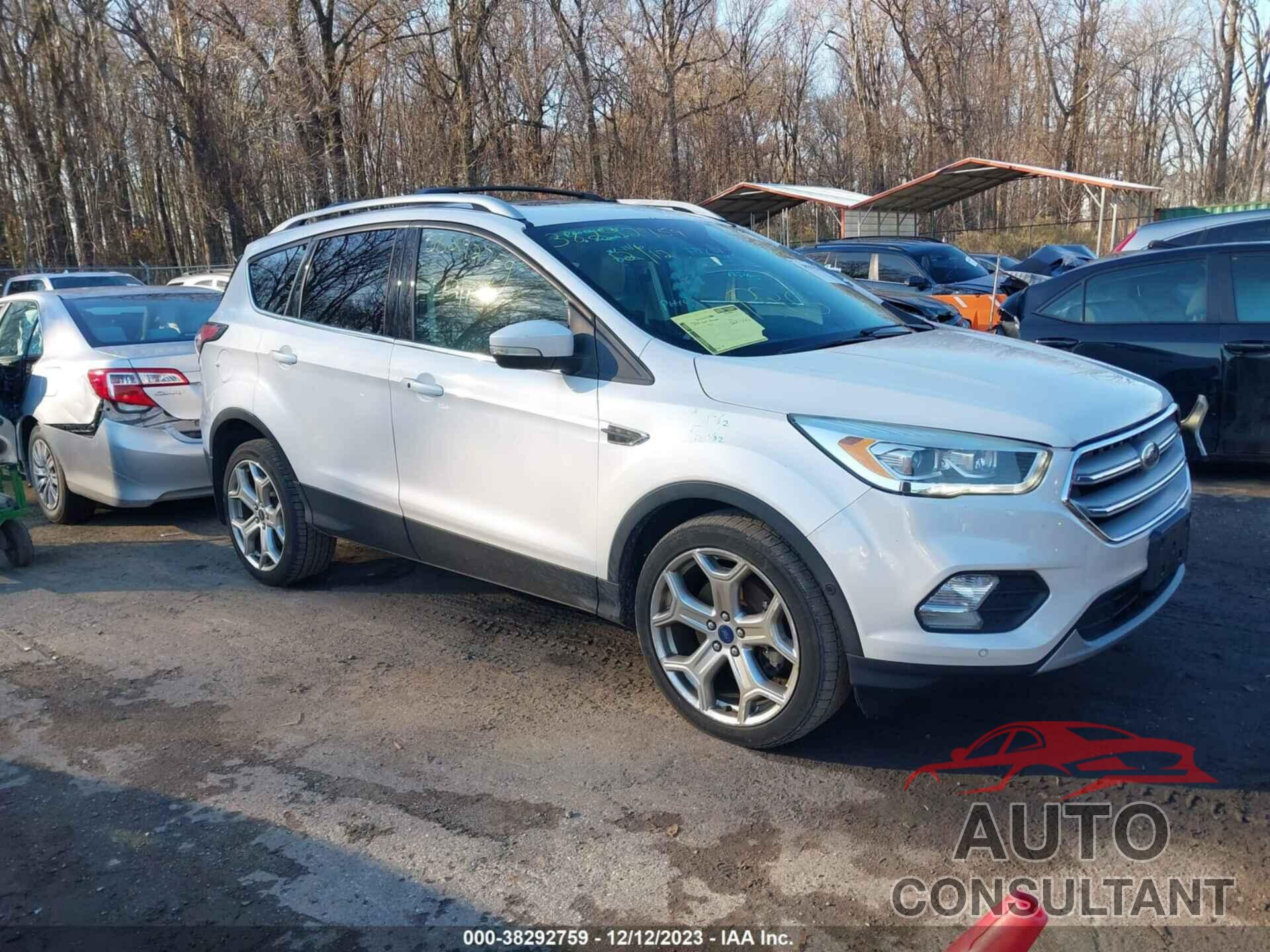 FORD ESCAPE 2017 - 1FMCU9J90HUA76580