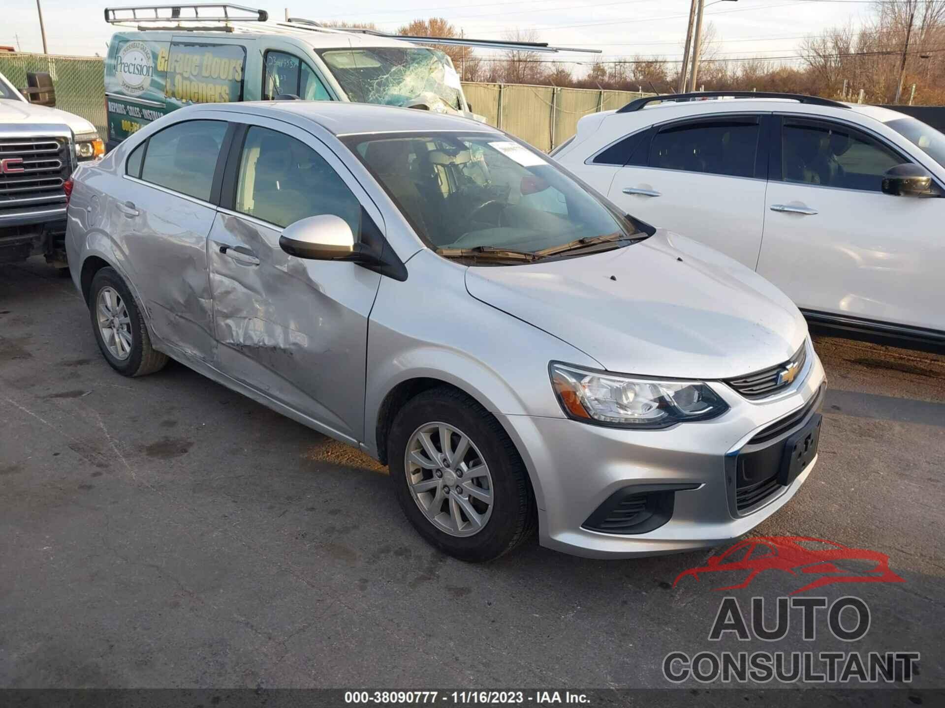 CHEVROLET SONIC 2018 - 1G1JD5SH9J4108516