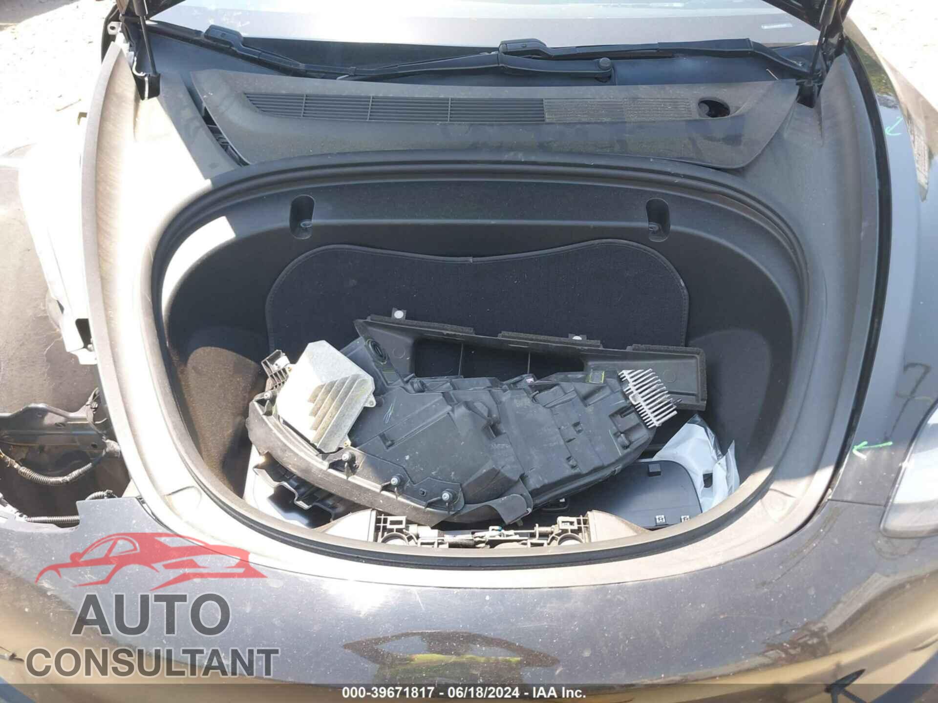 TESLA MODEL 3 2018 - 5YJ3E1EBXJF170495