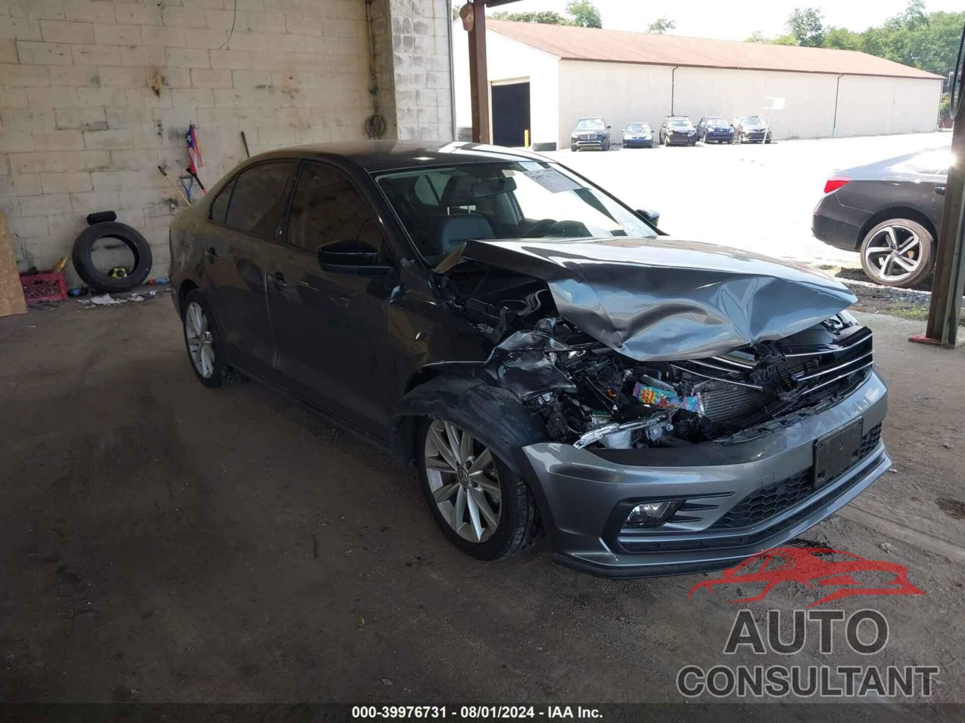 VOLKSWAGEN JETTA 2018 - 3VWDB7AJ4JM247948