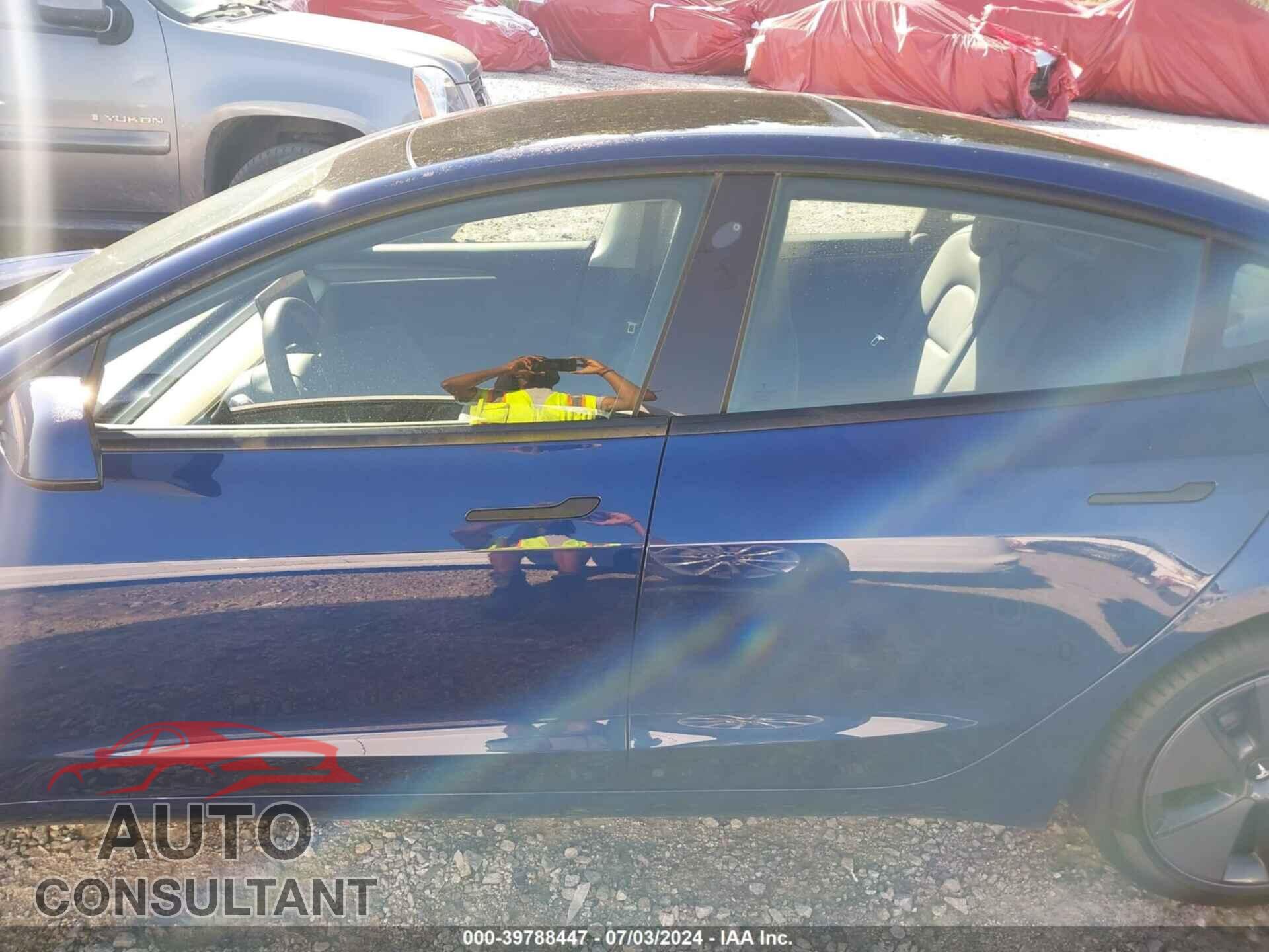 TESLA MODEL 3 2022 - 5YJ3E1EB1NF180709
