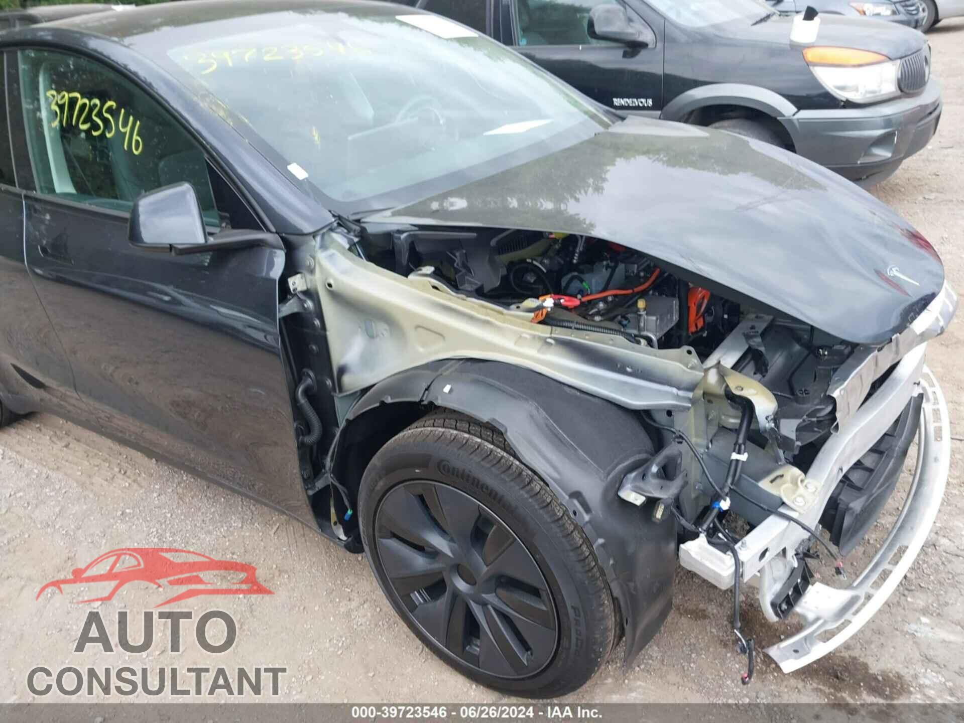 TESLA MODEL Y 2024 - 7SAYGAEE3RF103780