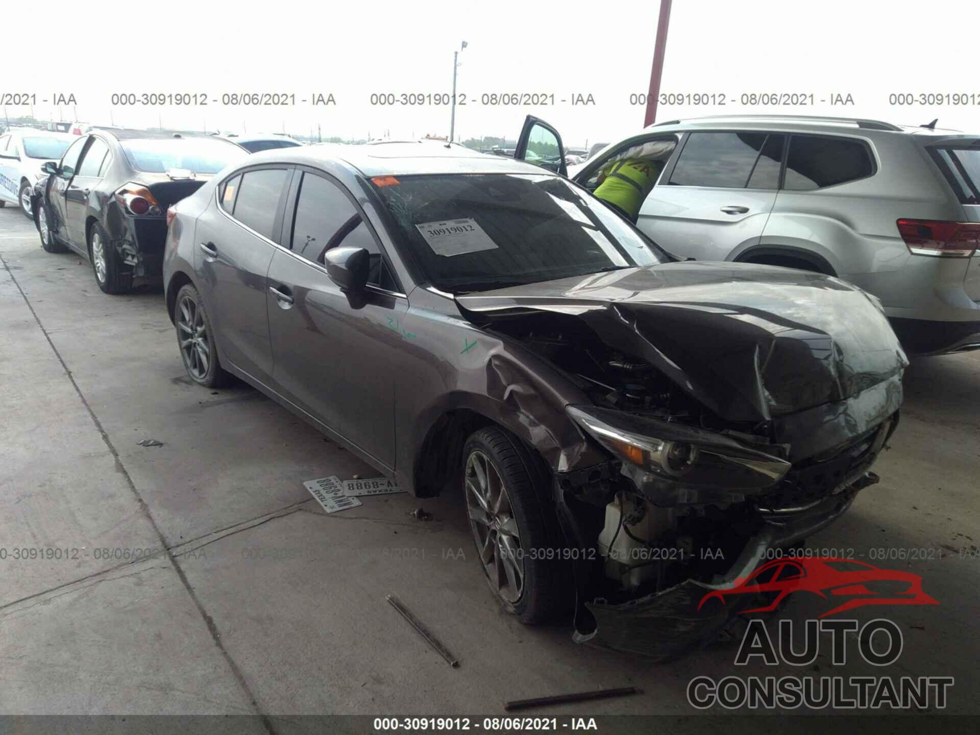 MAZDA MAZDA3 4-DOOR 2018 - 3MZBN1W37JM161118