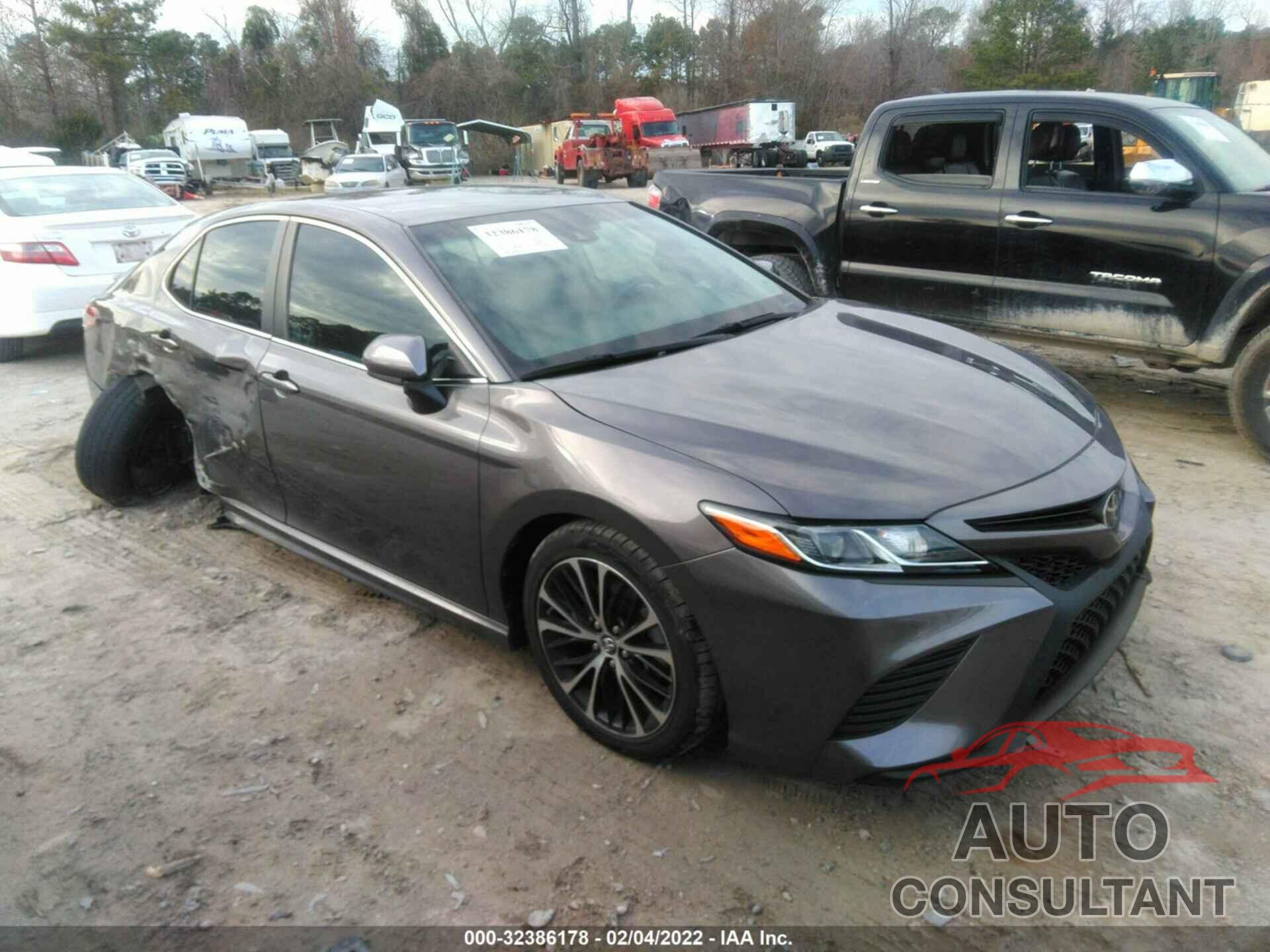 TOYOTA CAMRY 2018 - 4T1B11HK4JU032733