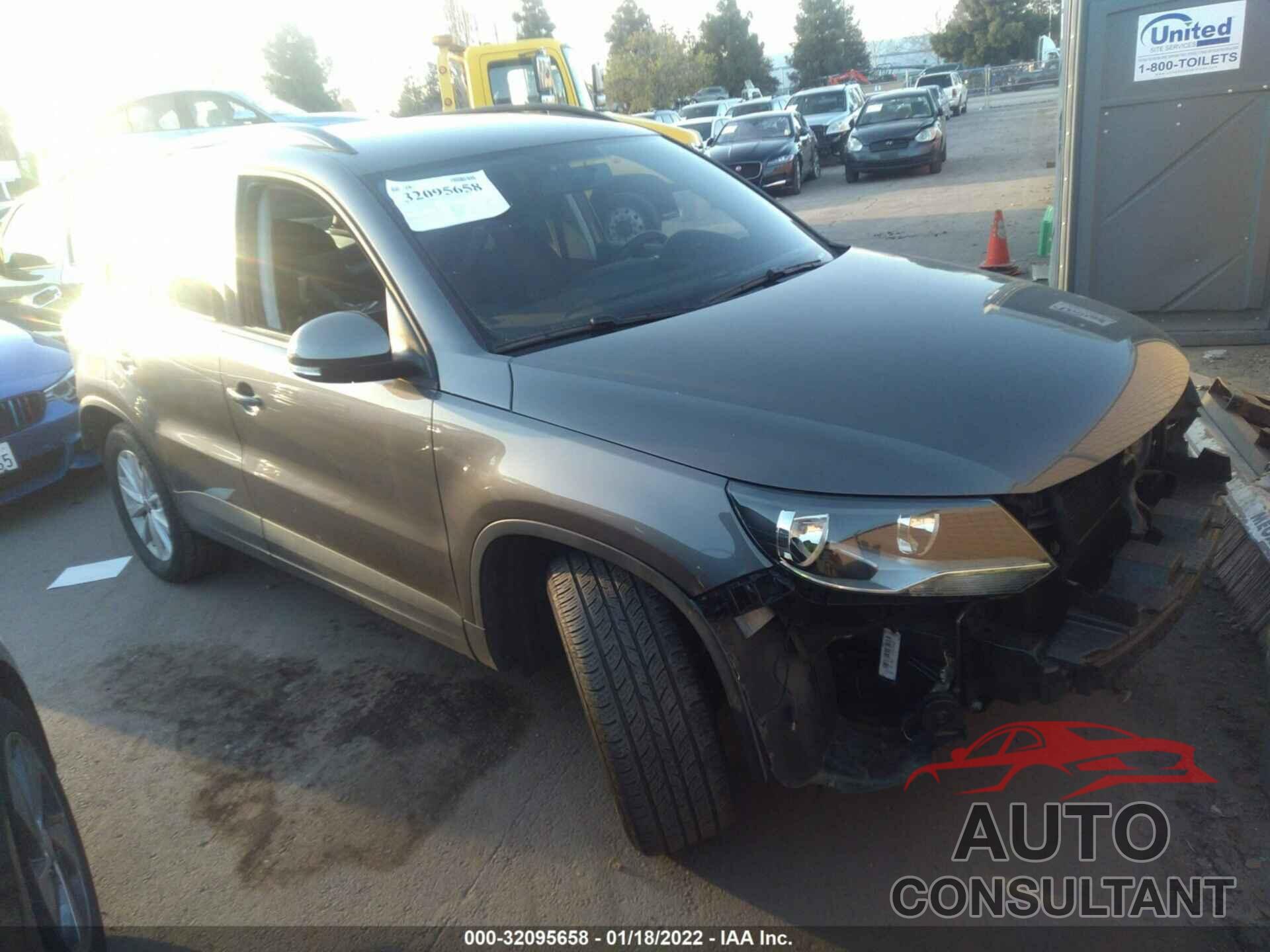 VOLKSWAGEN TIGUAN LIMITED 2018 - WVGBV7AX1JK001481