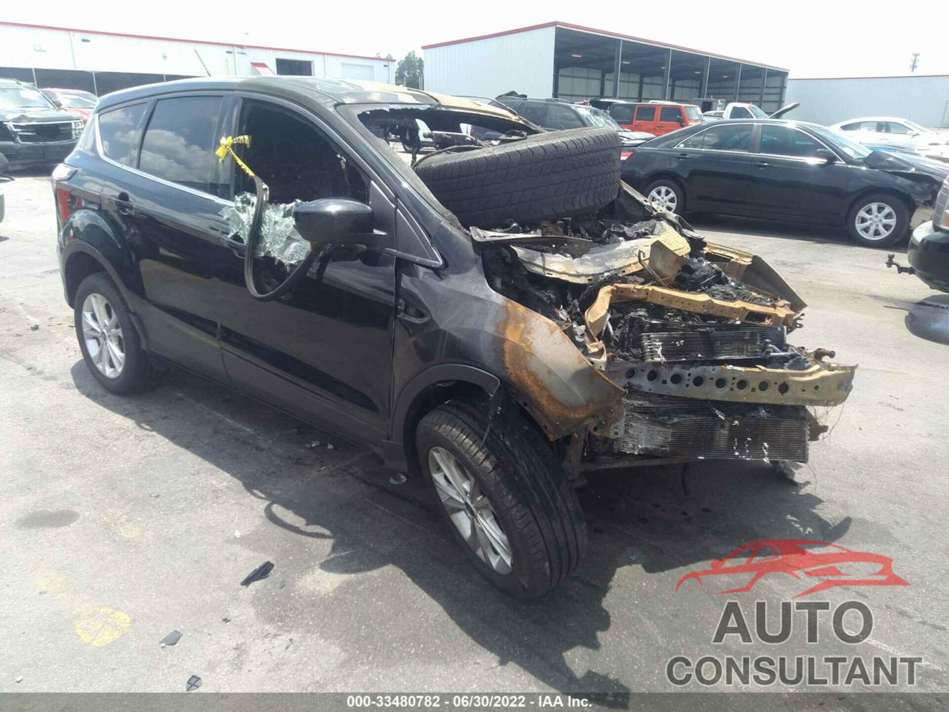 FORD ESCAPE 2017 - 1FMCU0GD6HUB02252