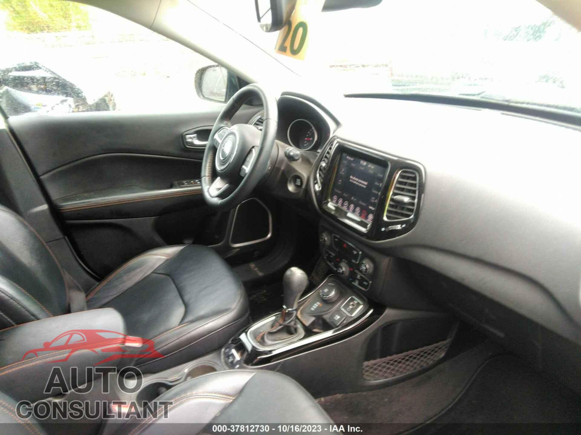 JEEP COMPASS 2018 - 3C4NJDCB3JT330663