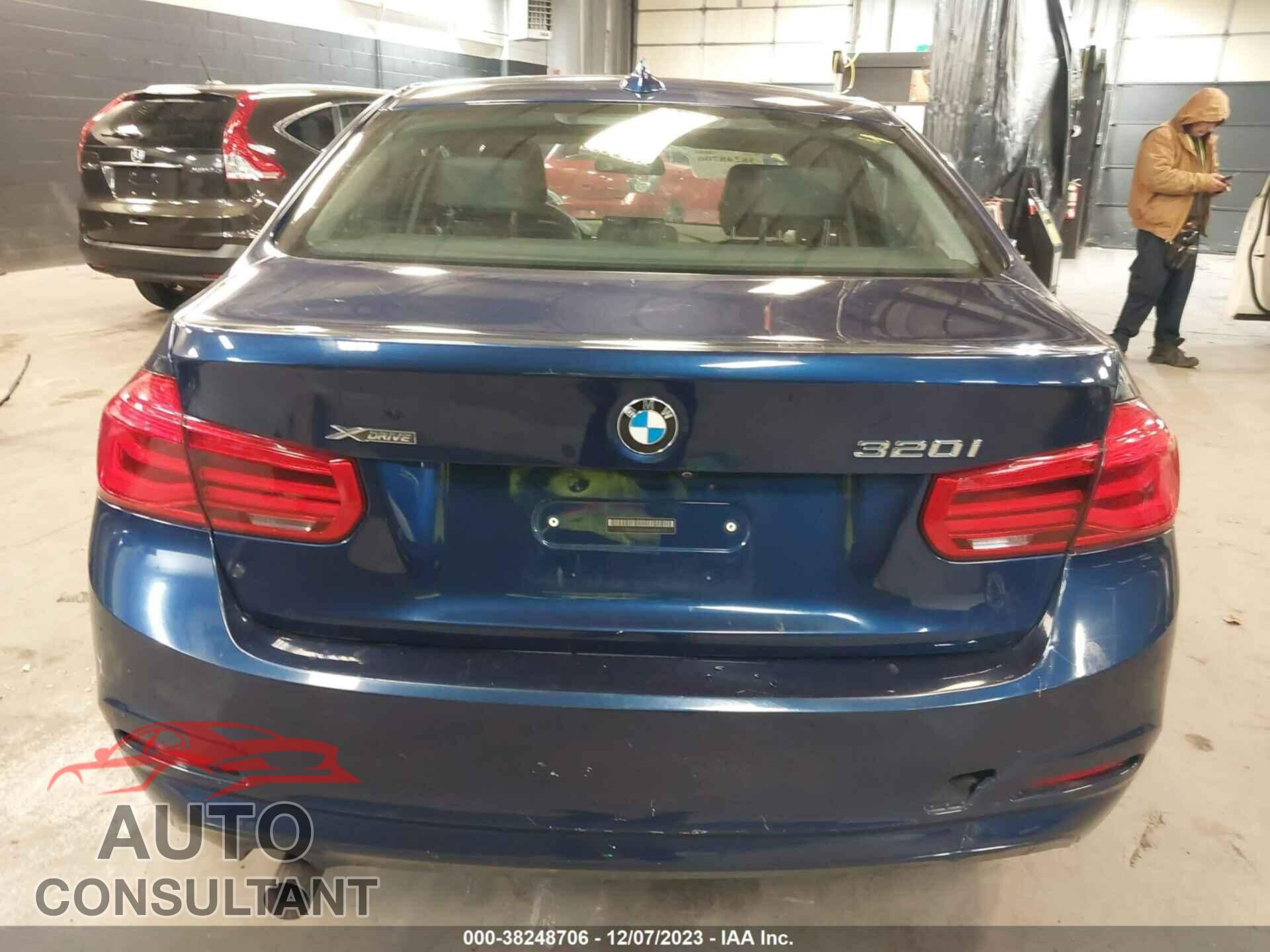 BMW 320I 2018 - WBA8E5G55JNU45838