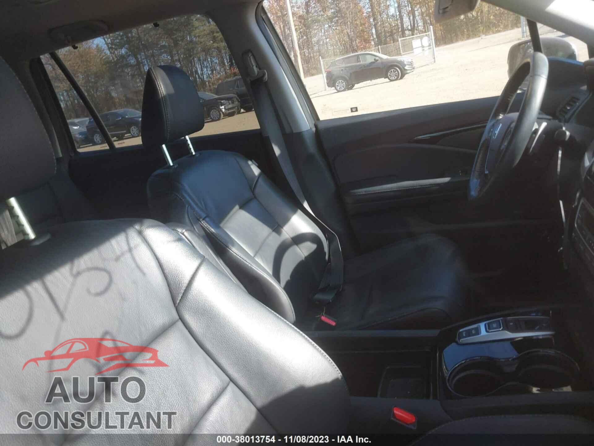 HONDA PILOT 2017 - 5FNYF6H96HB012884