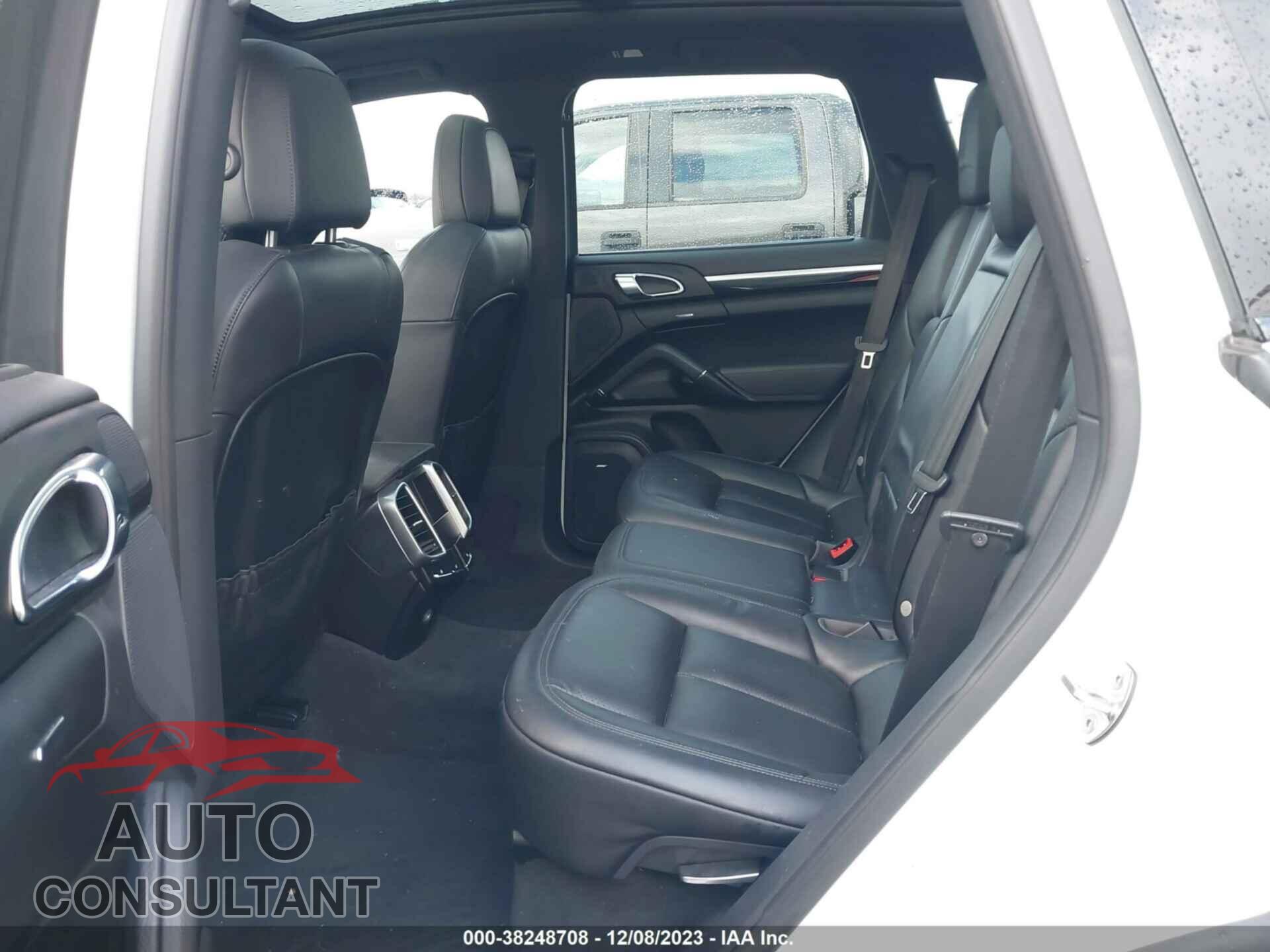 PORSCHE CAYENNE 2017 - WP1AA2A25HKA82657