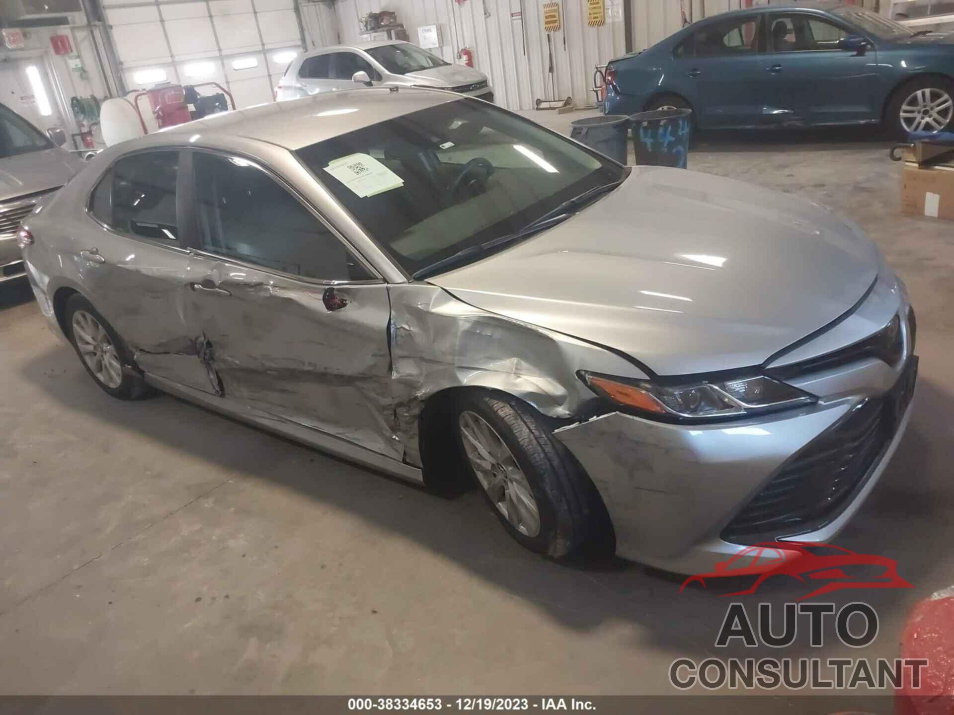 TOYOTA CAMRY 2018 - 4T1B11HK8JU651058