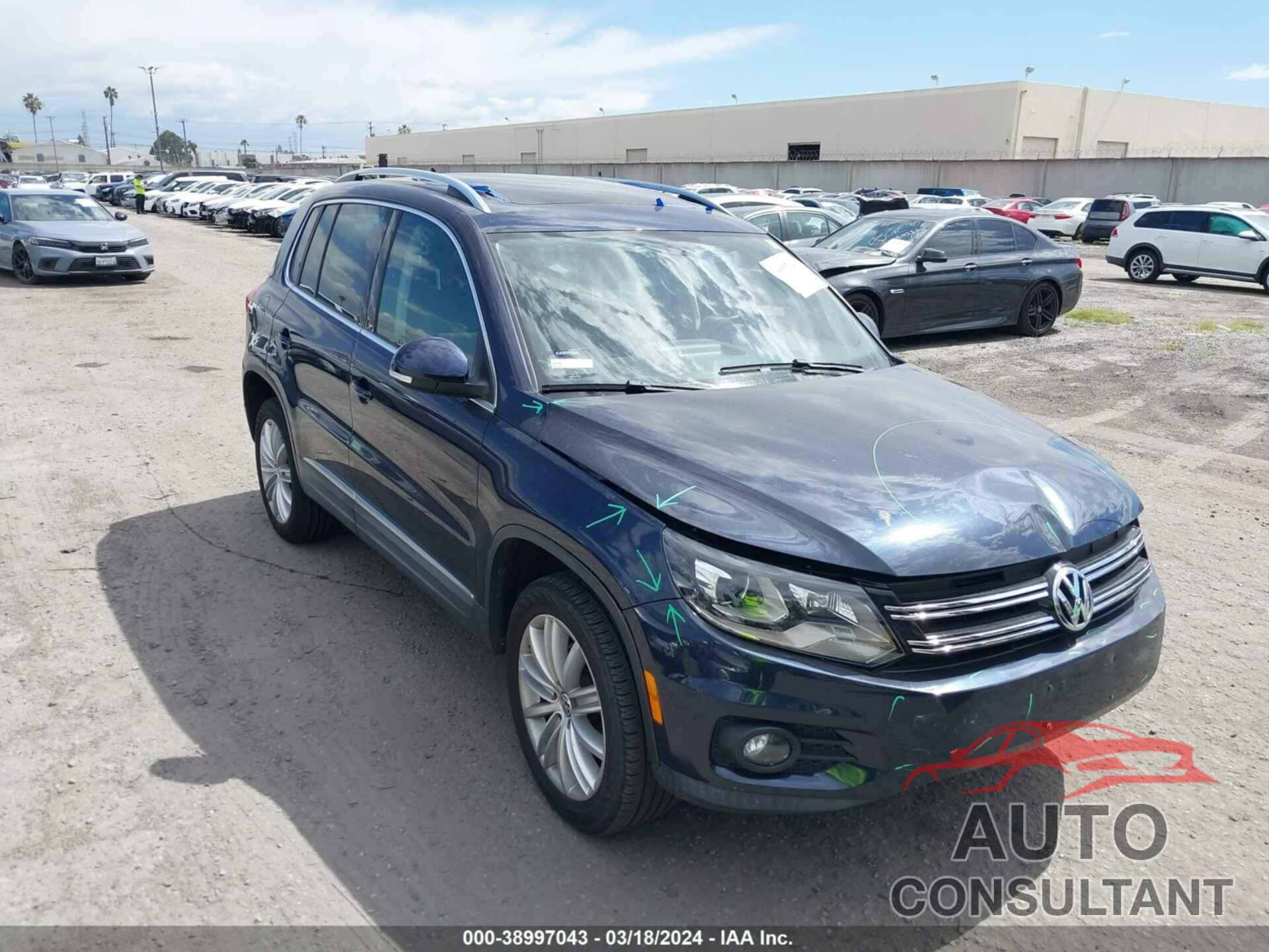 VOLKSWAGEN TIGUAN 2016 - WVGBV7AX4GW579026