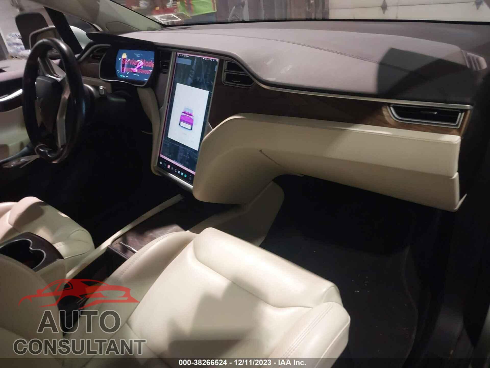 TESLA MODEL X 2018 - 5YJXCBE24JF090977