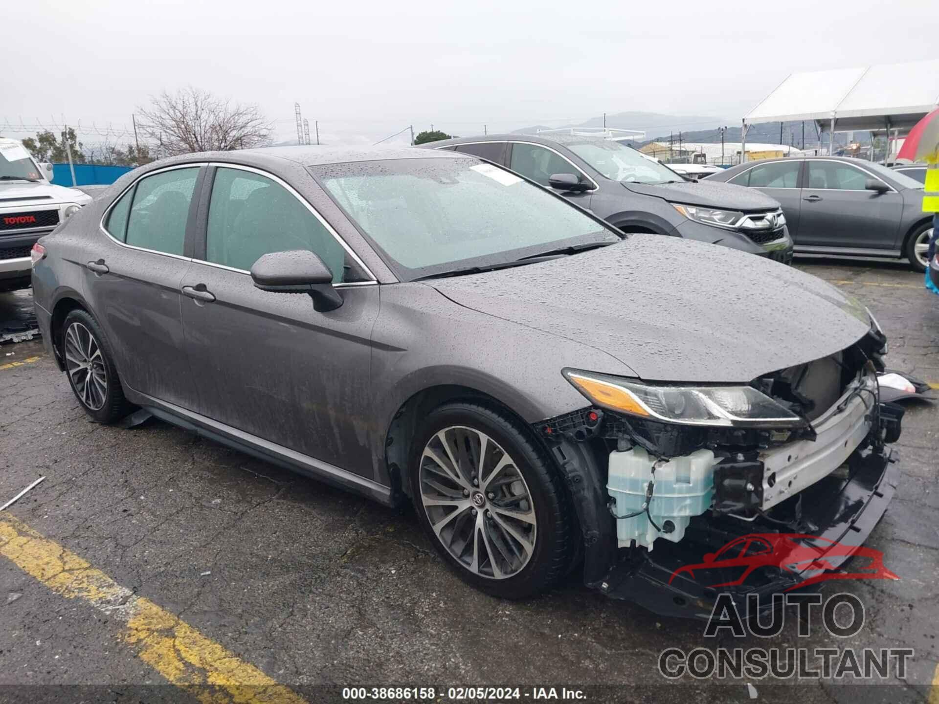 TOYOTA CAMRY 2018 - 4T1B11HK7JU014520