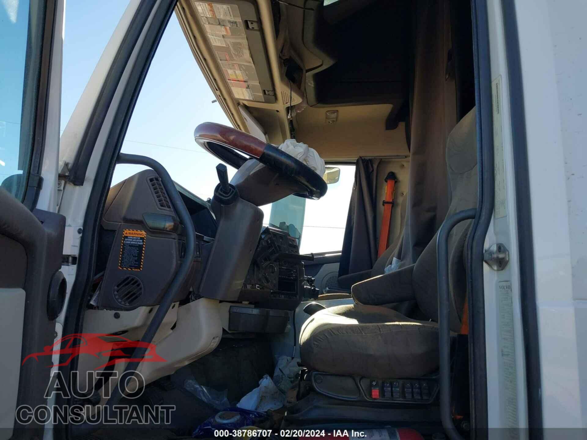 VOLVO VN 2016 - 4V4NC9EH0GN962493